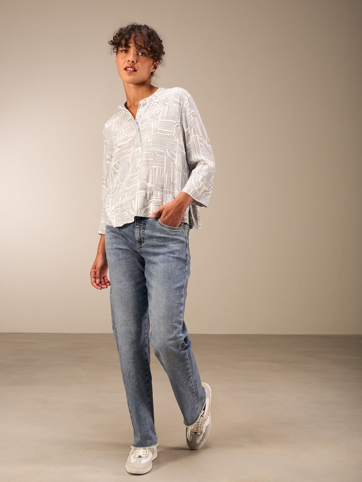 3/4-sleeved blouse