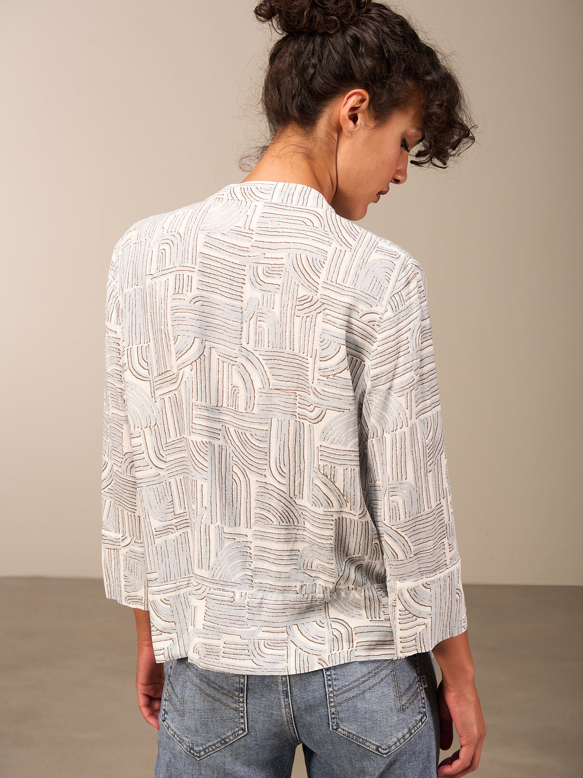 3/4-sleeved blouse