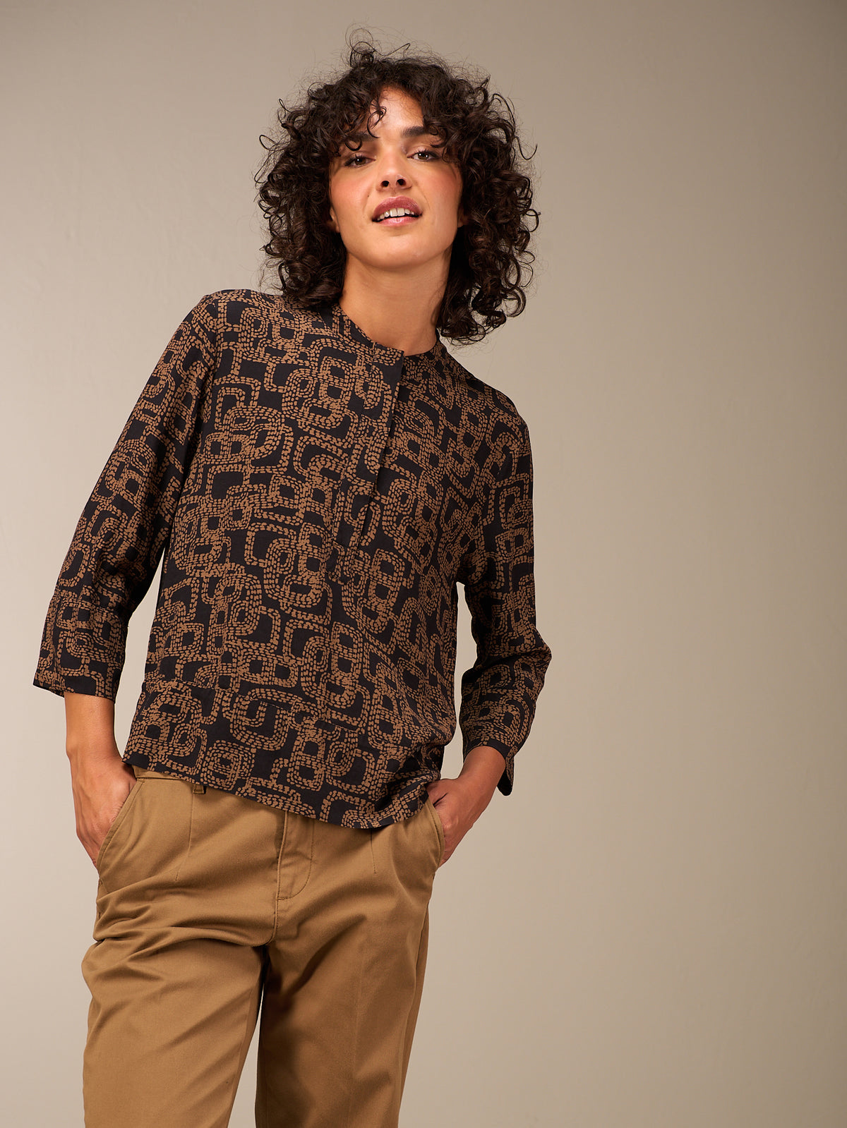 3/4-sleeved blouse