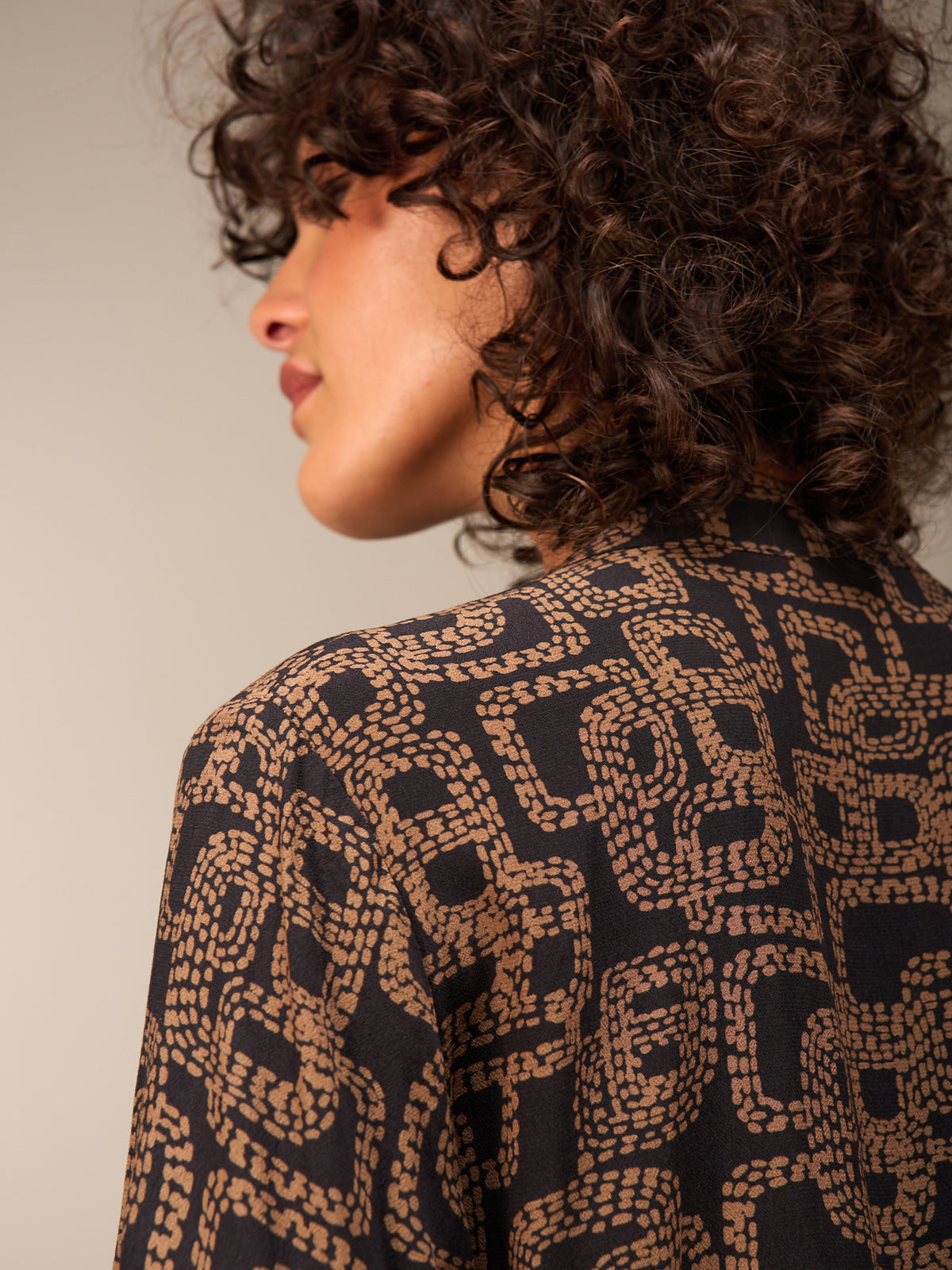 3/4-sleeved blouse