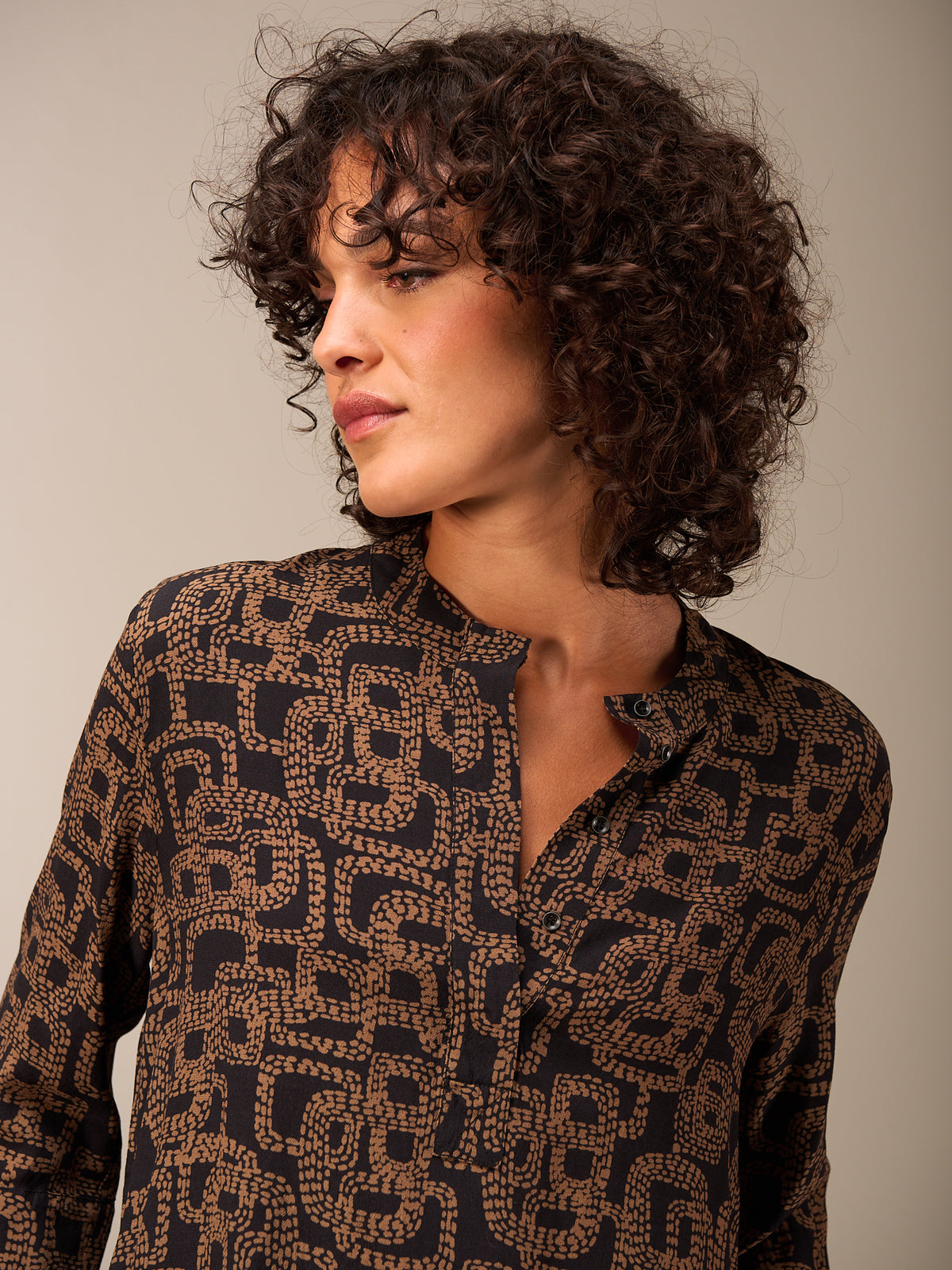 3/4-sleeved blouse