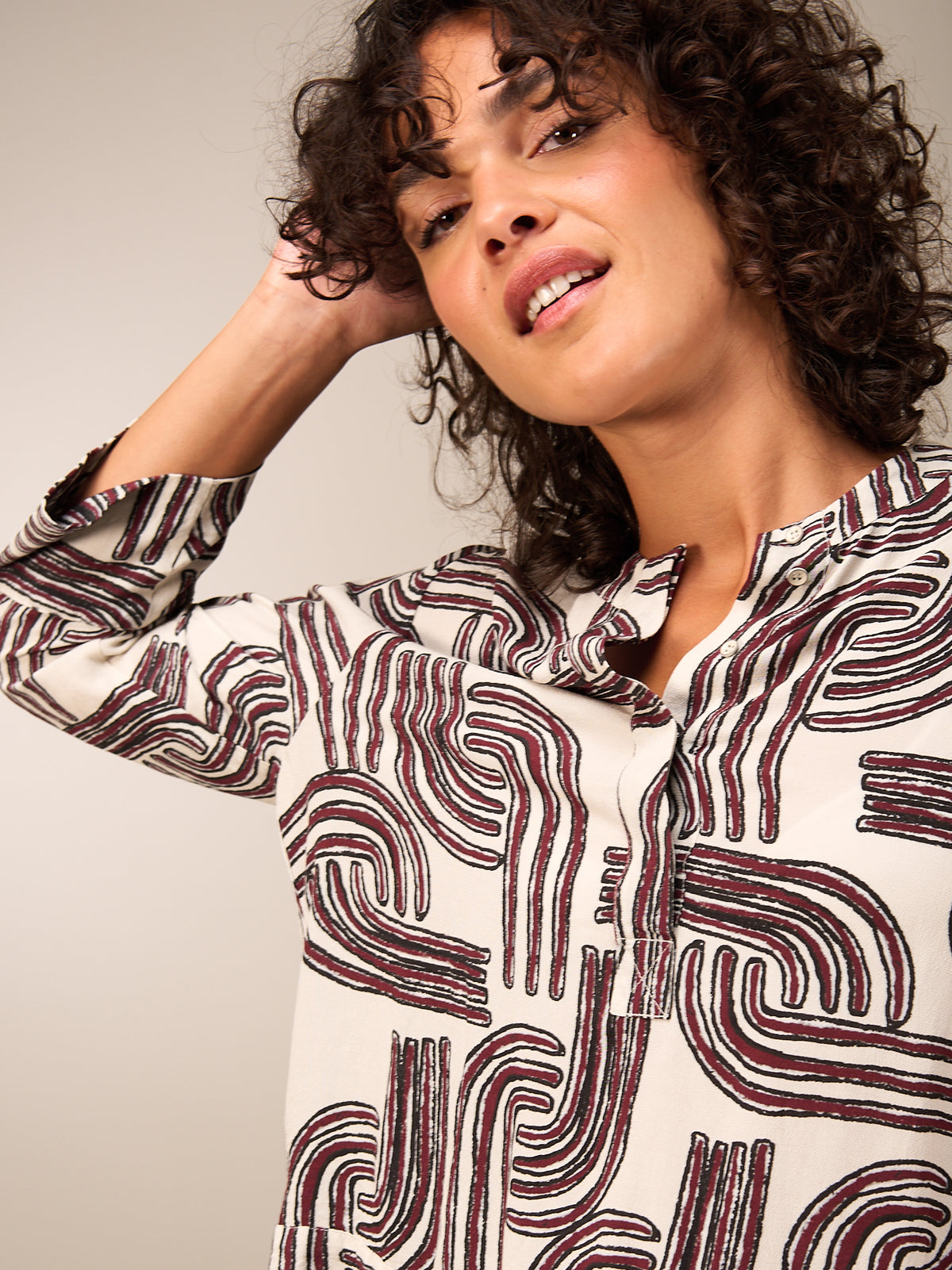 3/4-sleeved blouse