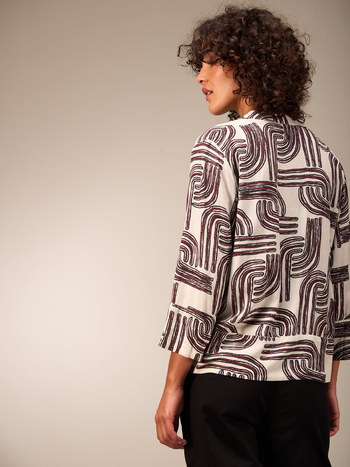 3/4-sleeved blouse