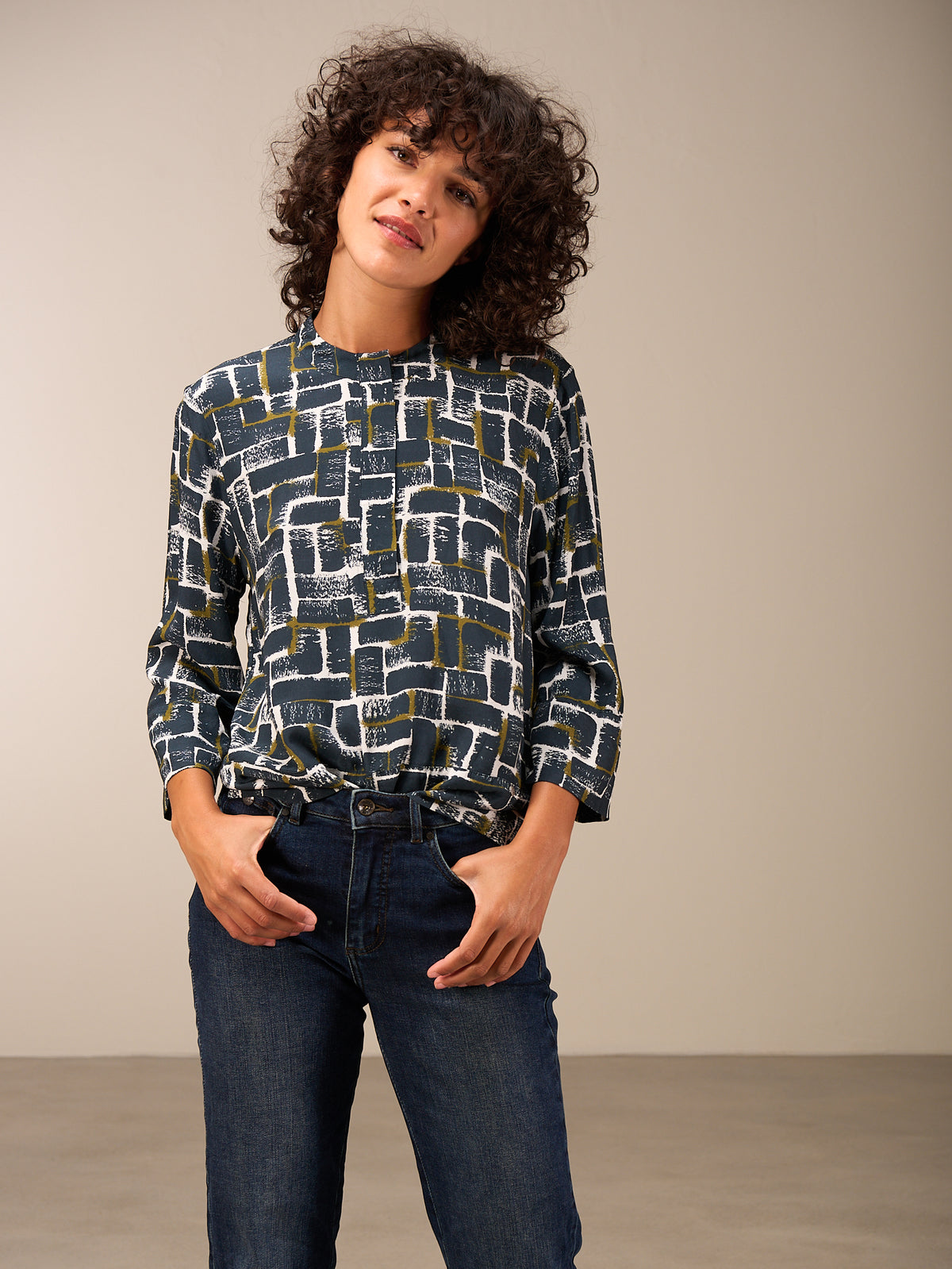 3/4-sleeved blouse