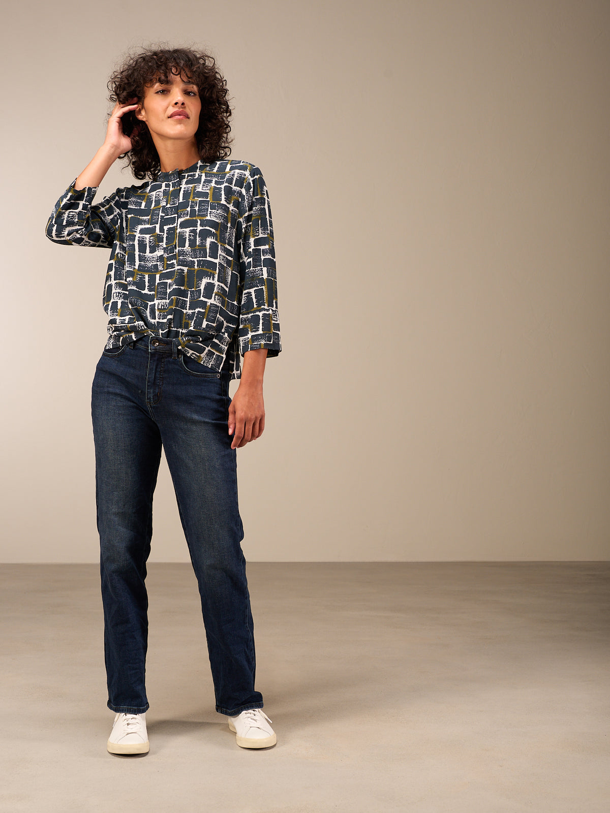 3/4-sleeved blouse