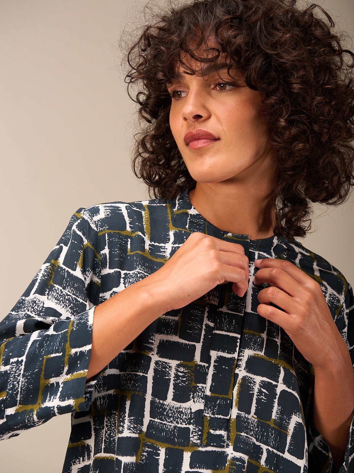 3/4-sleeved blouse