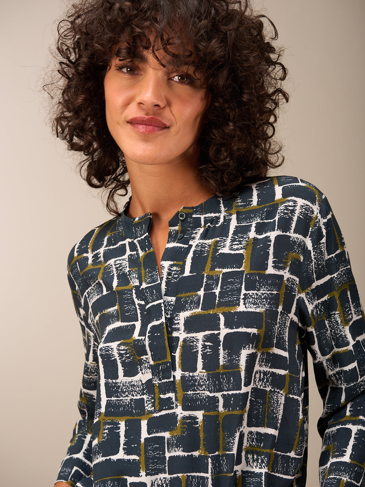 3/4-sleeved blouse
