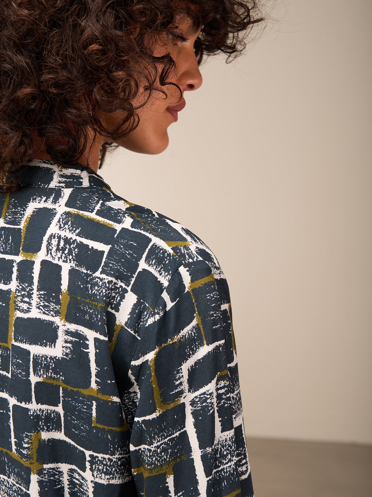 3/4-sleeved blouse