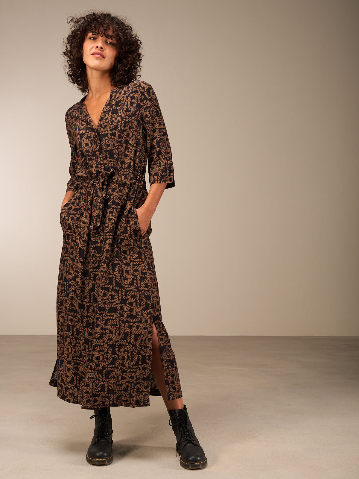 Kleid mit V-Ausschnitt