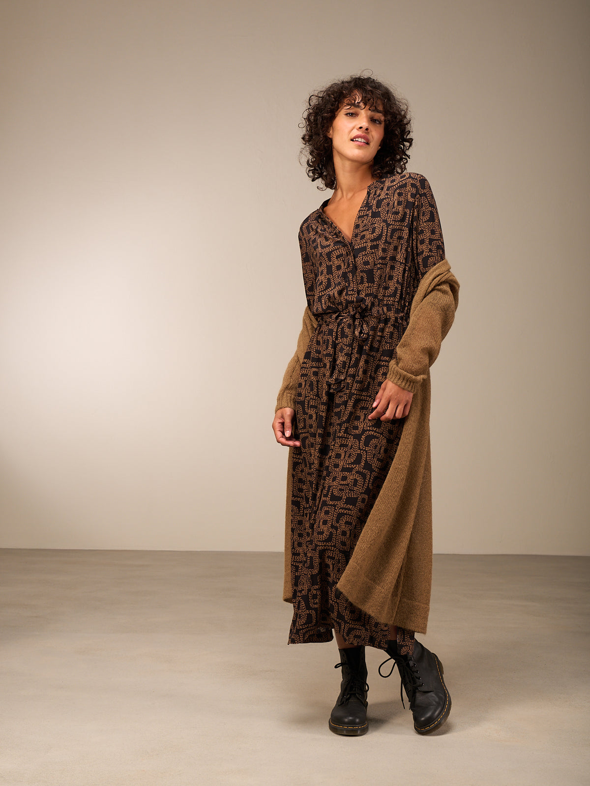 Kleid mit V-Ausschnitt