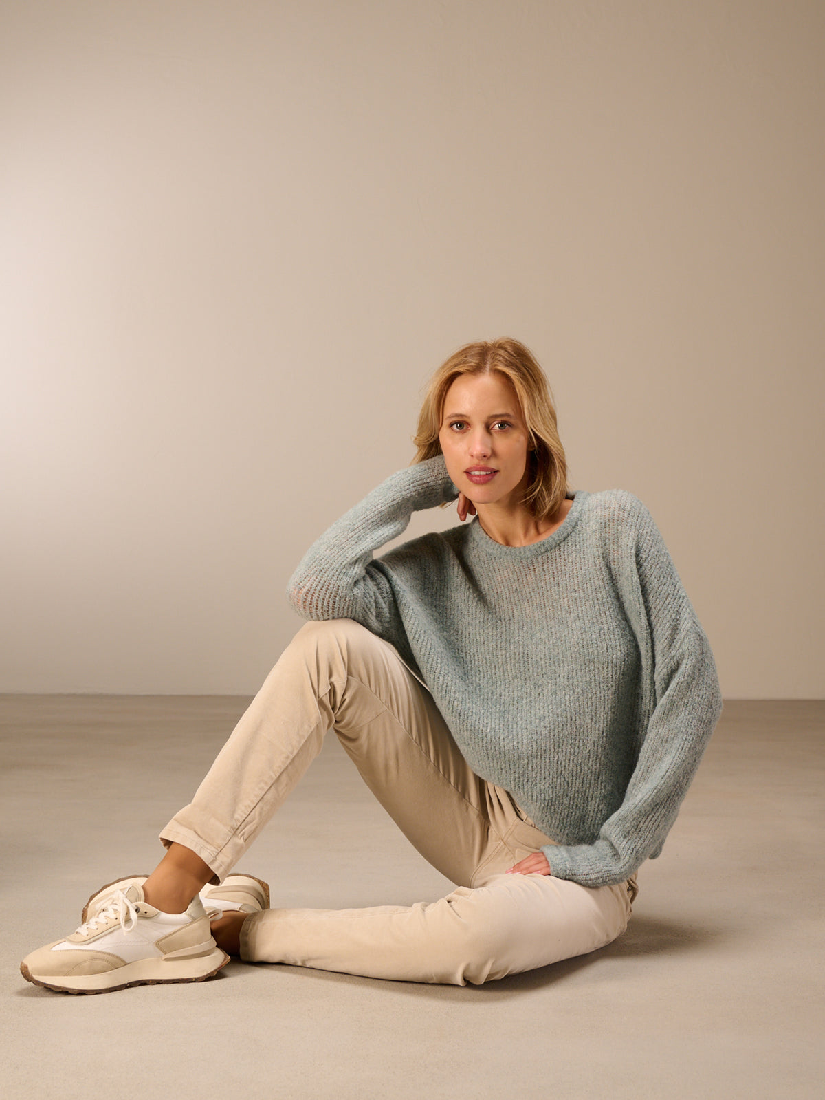 Knitted sweater with wool