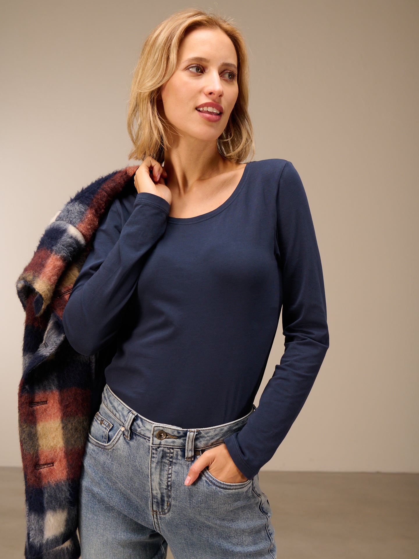 Round-neck shirt