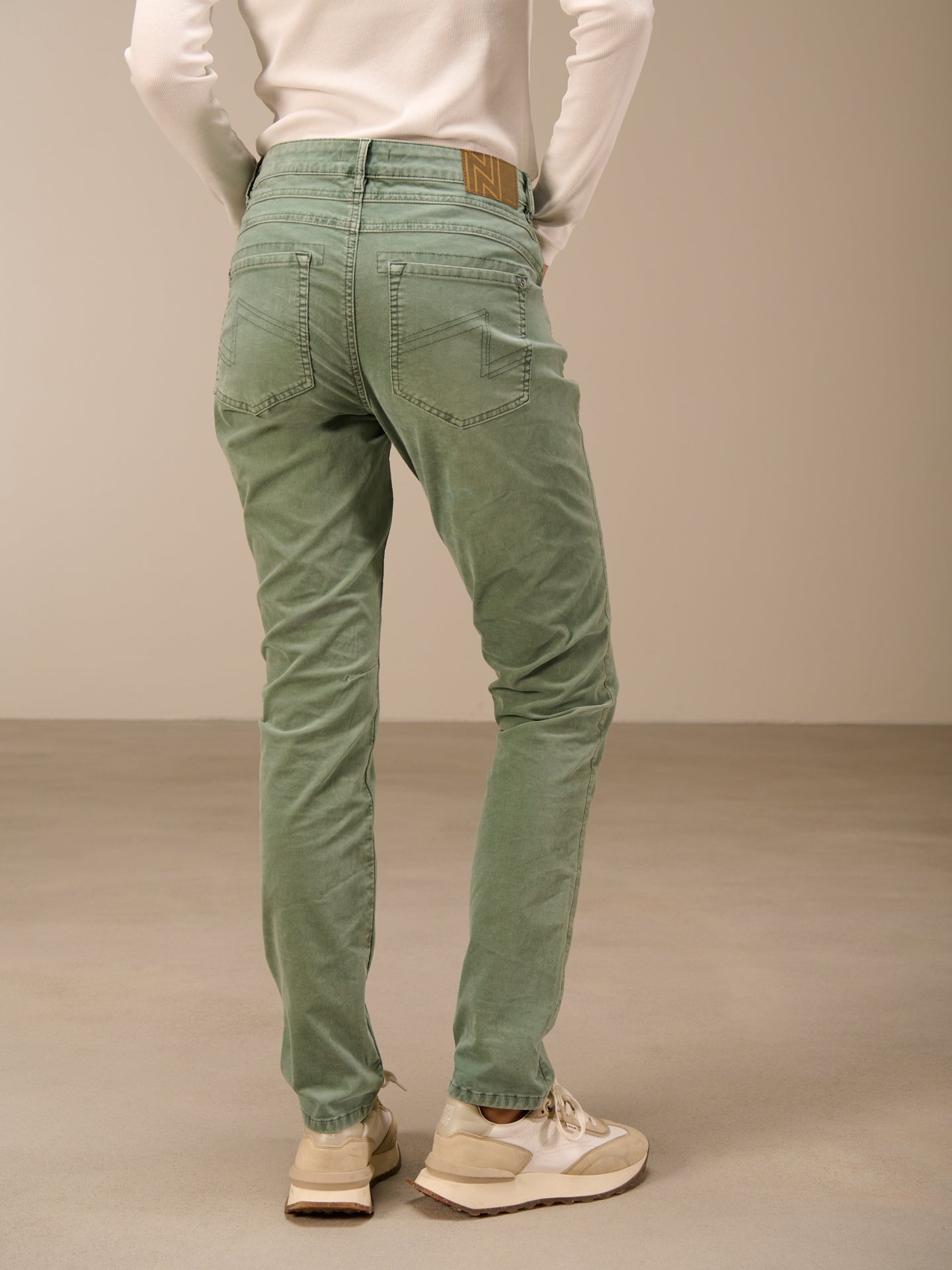Pantaloni affusolati