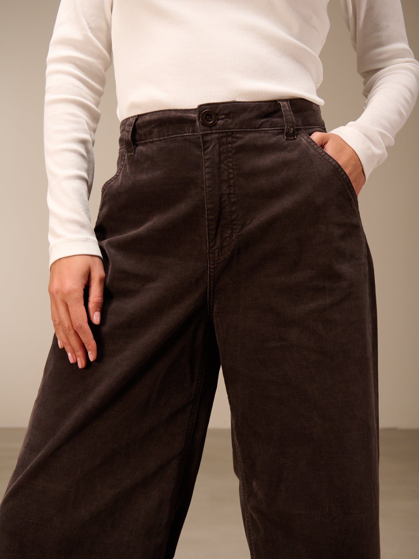 Wide-leg trousers