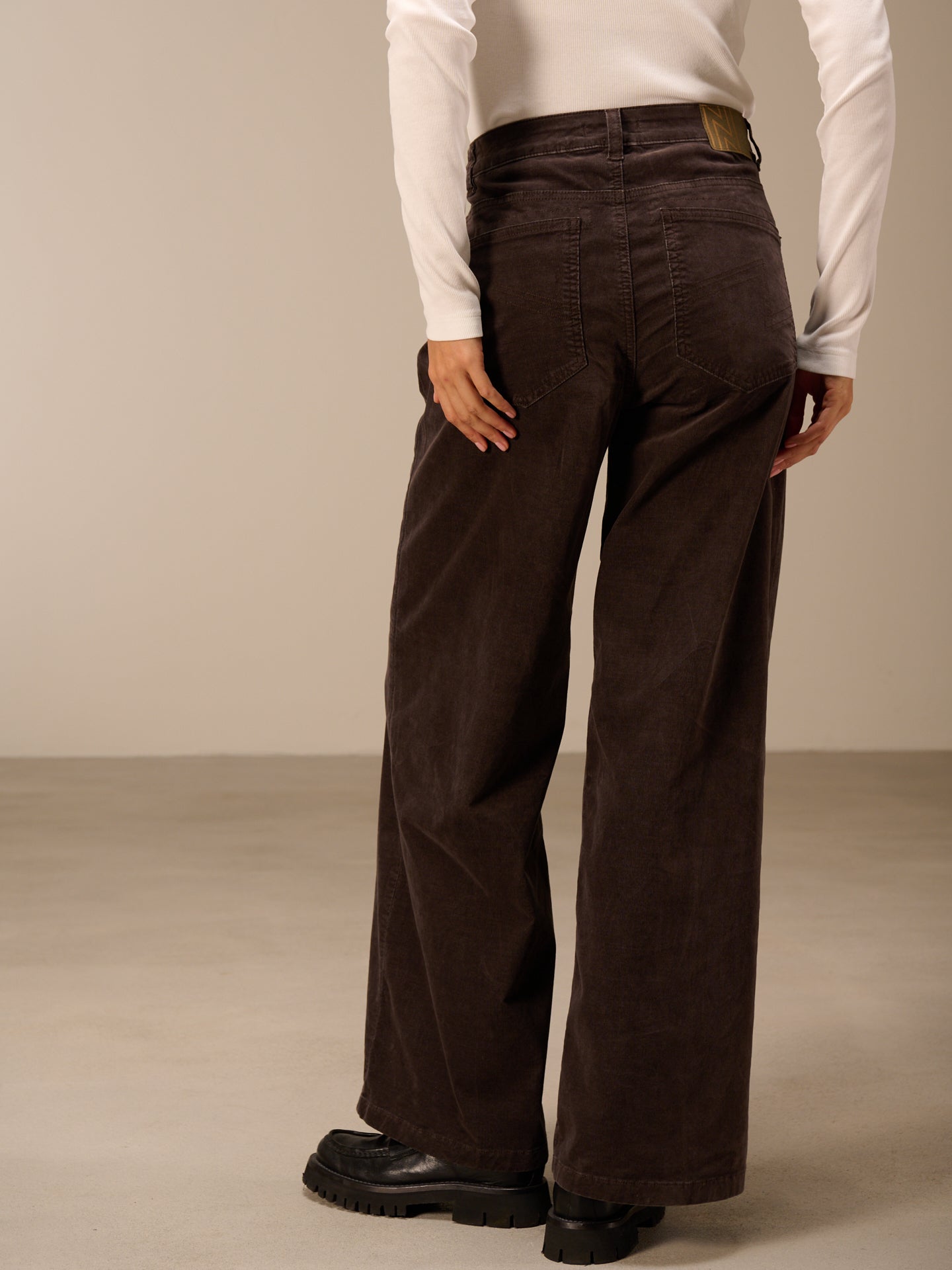Wide-leg trousers