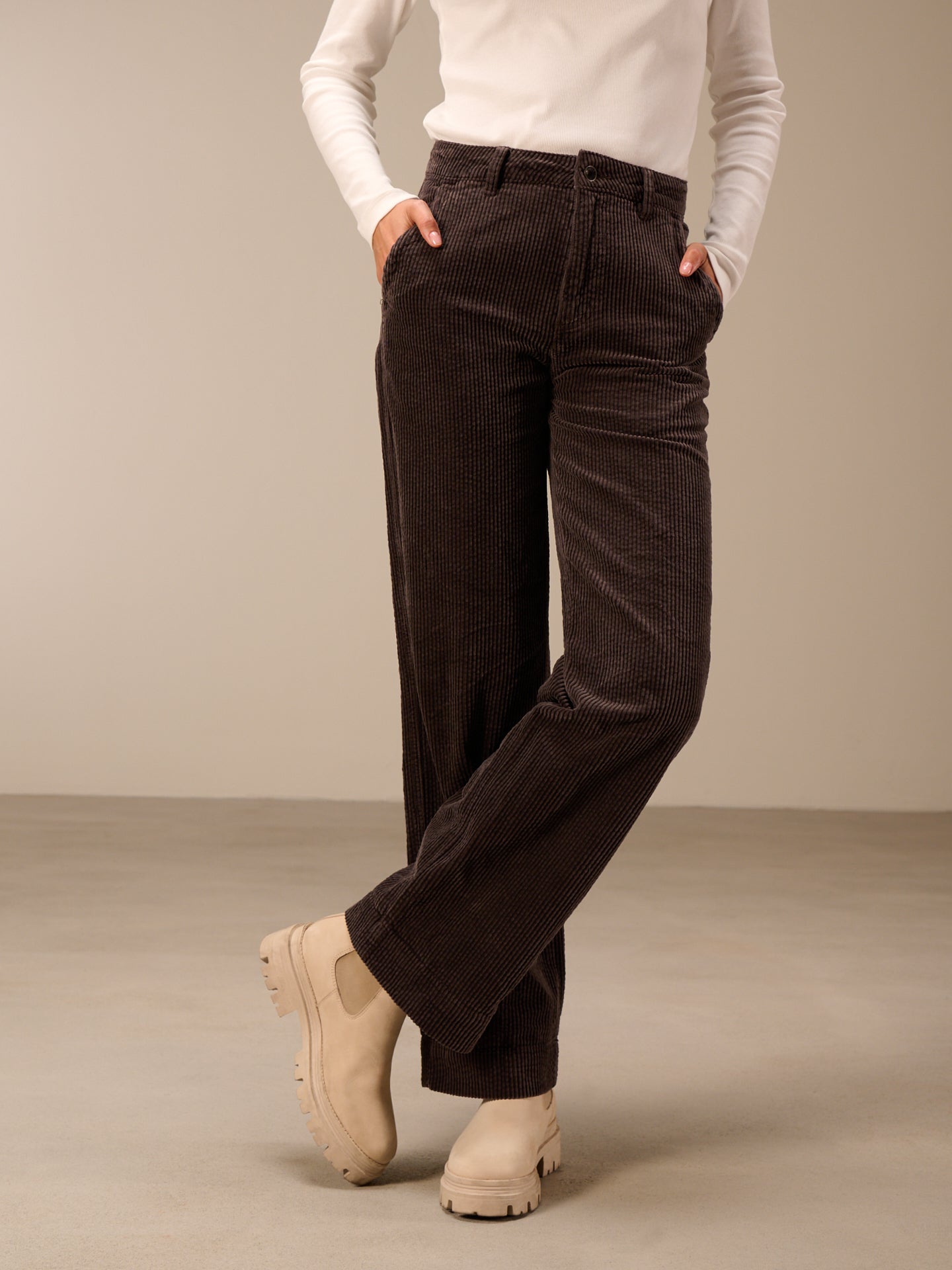 Straight-leg trousers