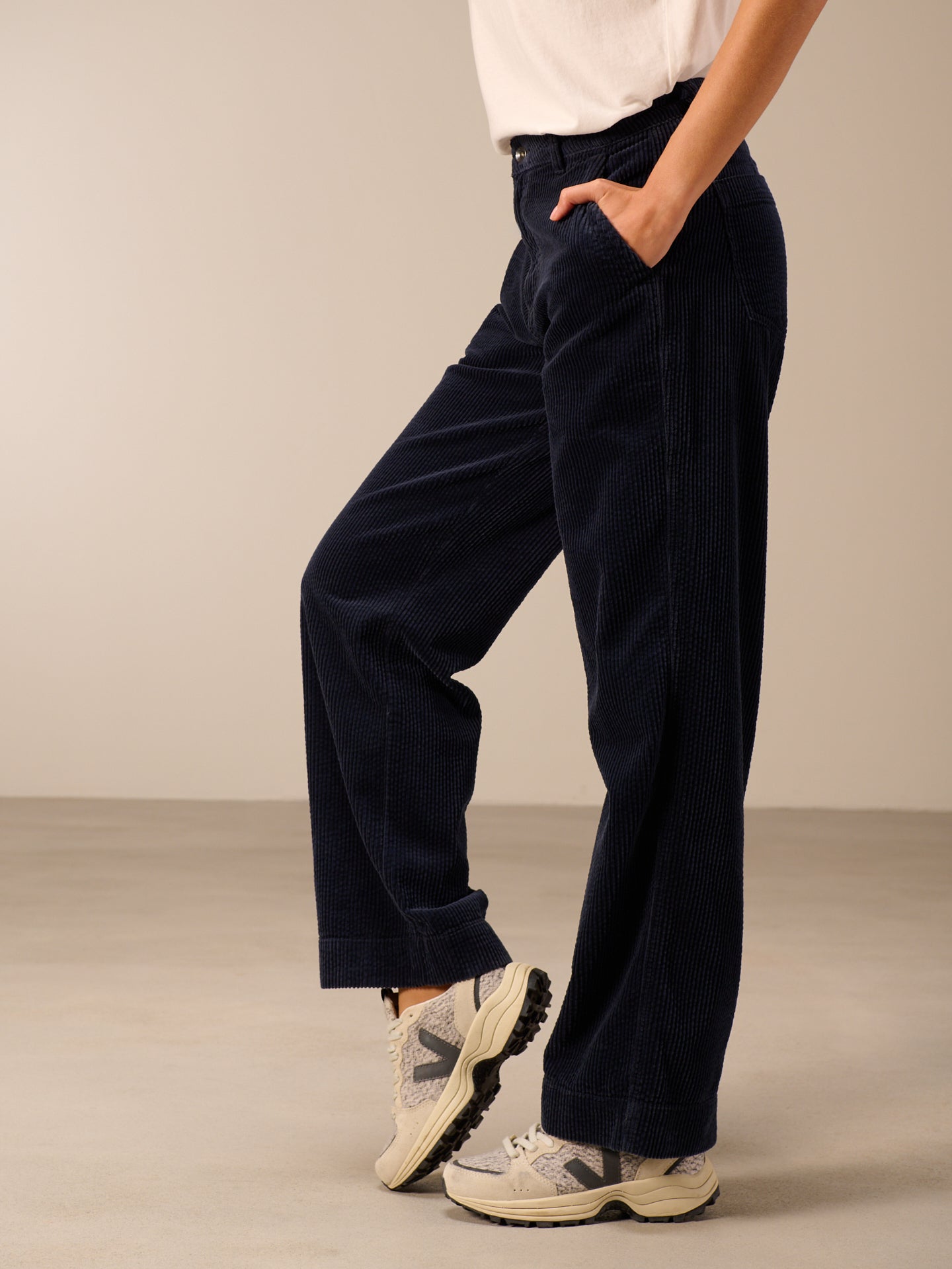 Straight-leg trousers