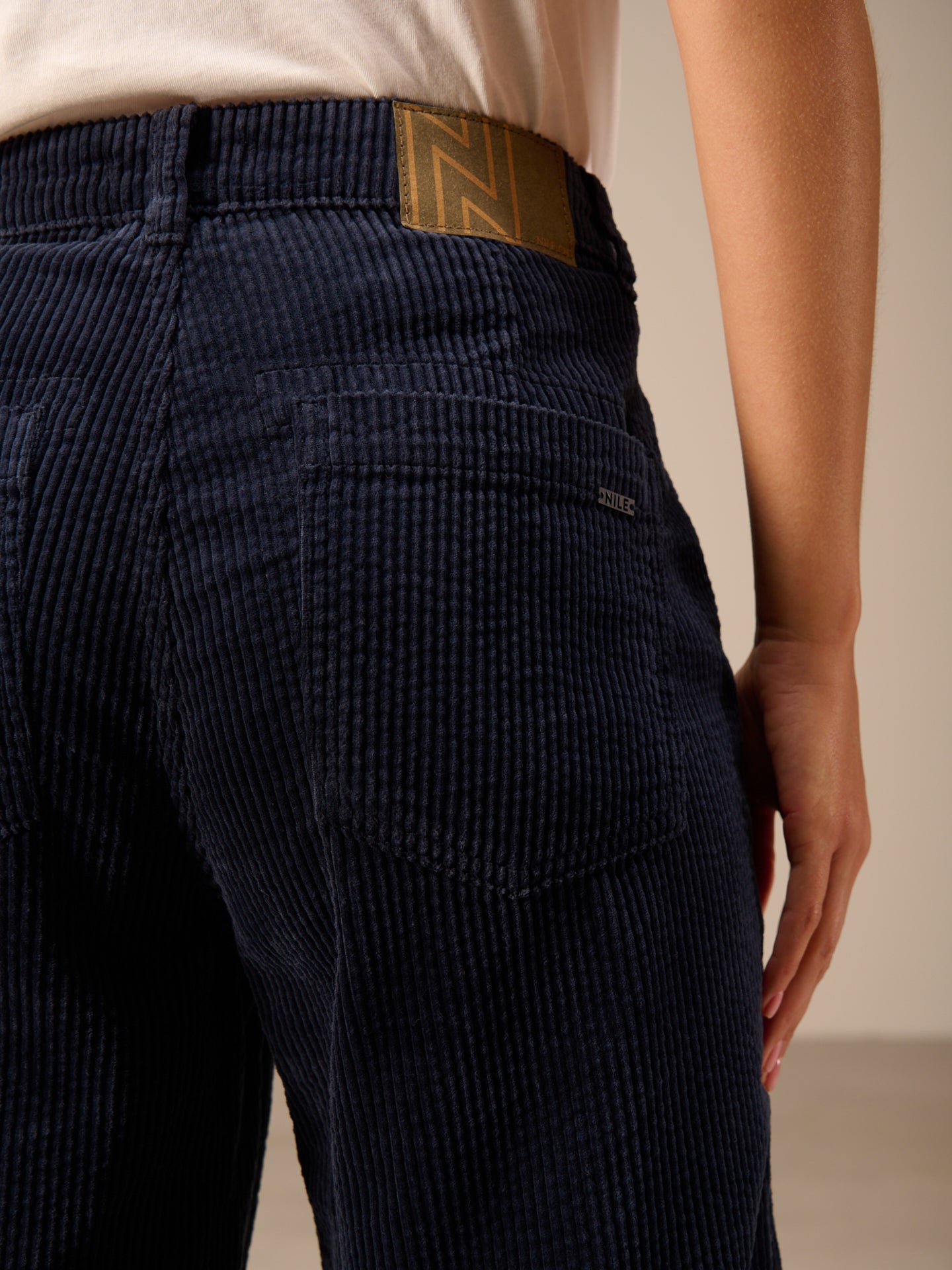 Straight-leg trousers
