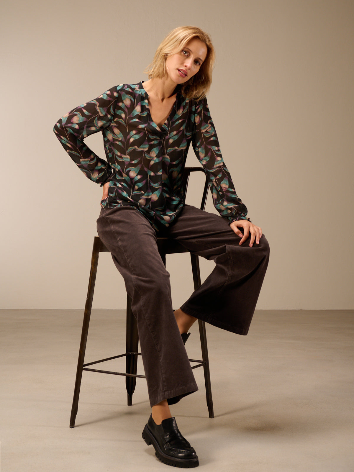 blouse avec col en V