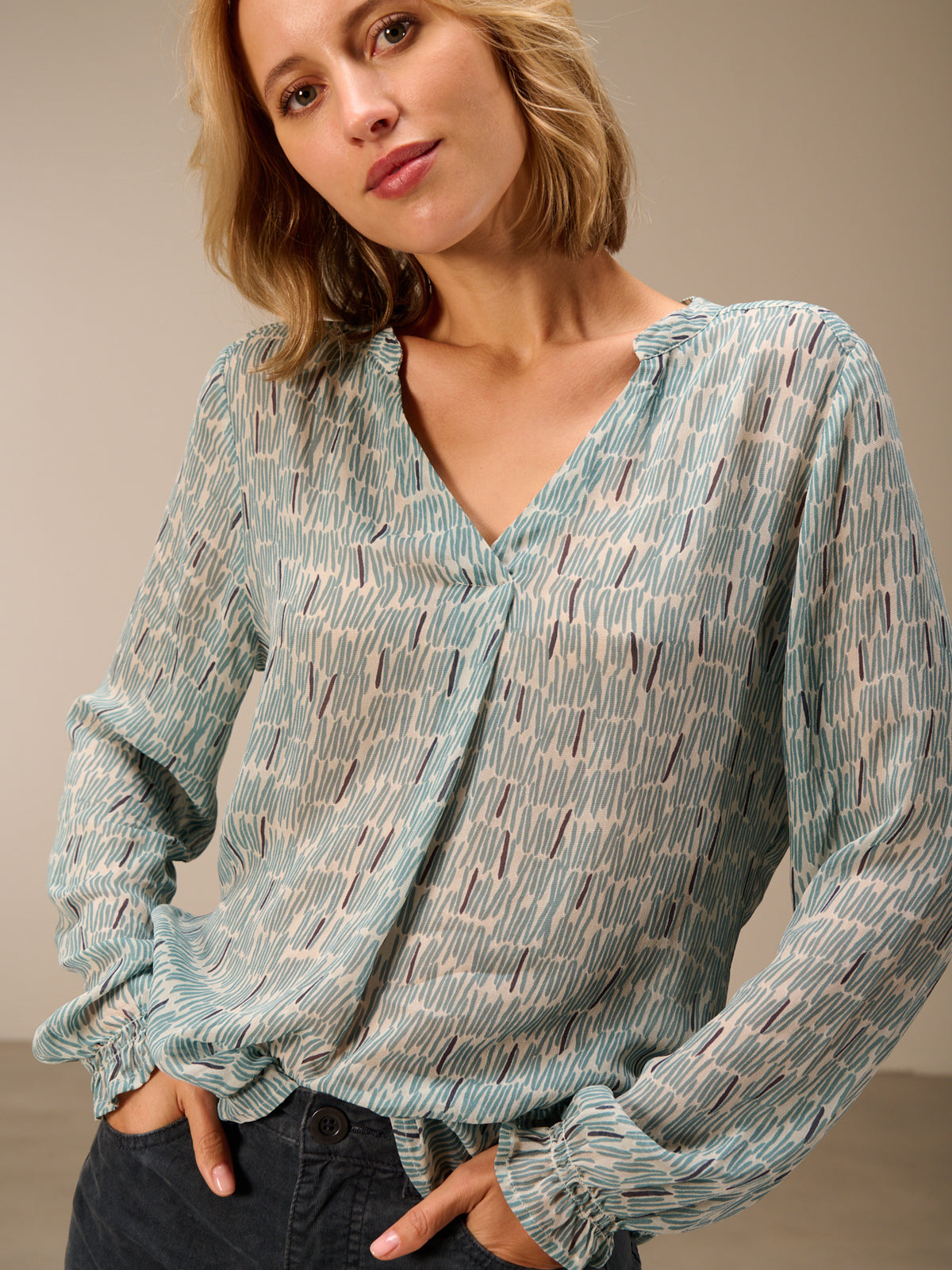 blouse avec col en V