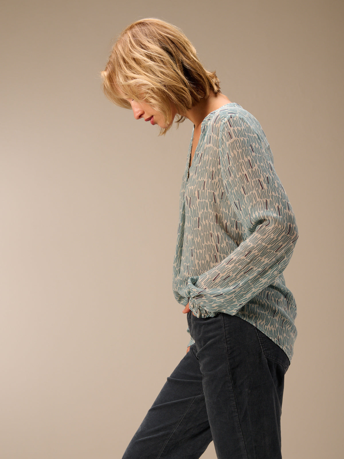 blouse avec col en V