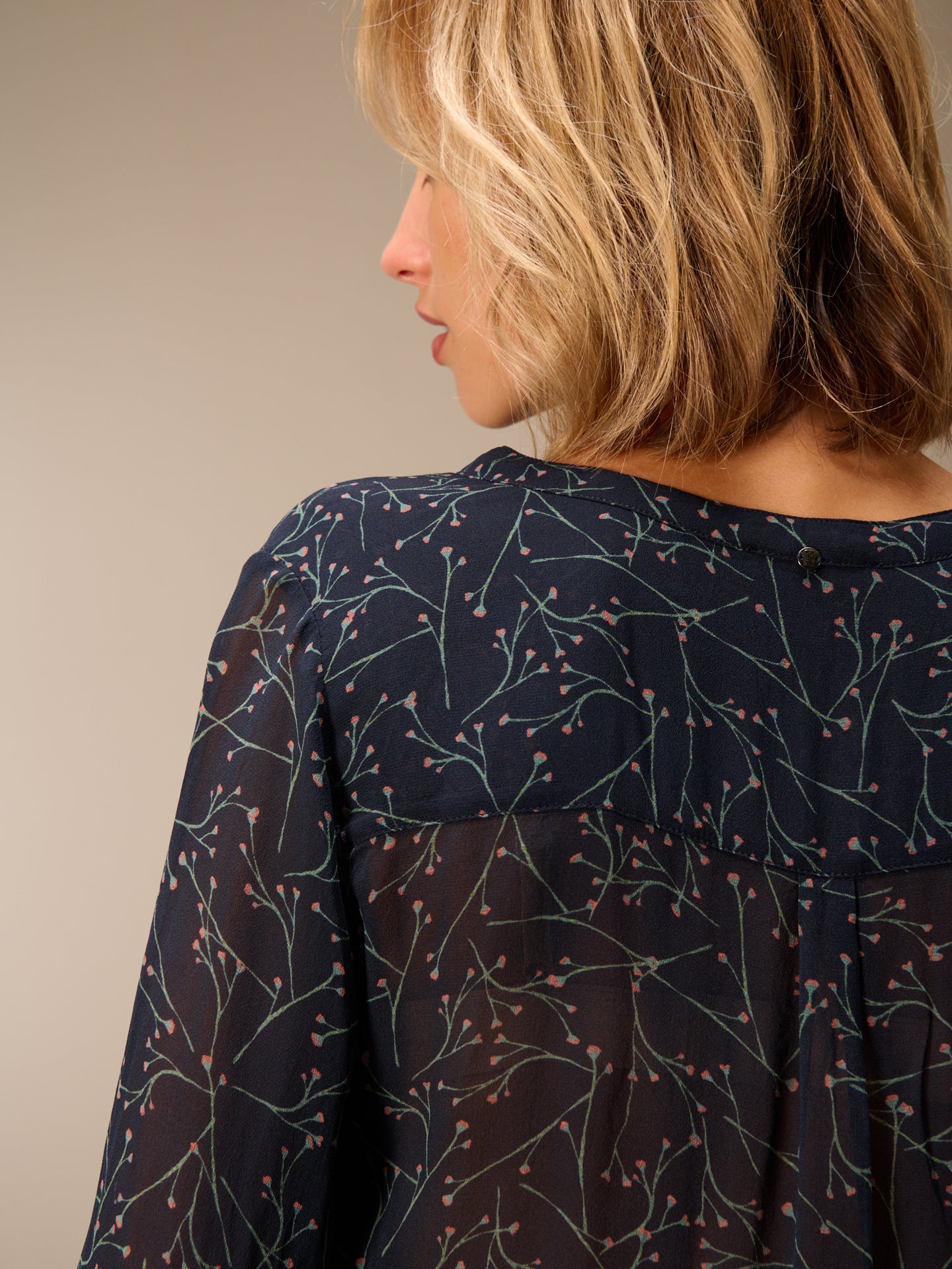 Bluse mit V-Ausschnitt