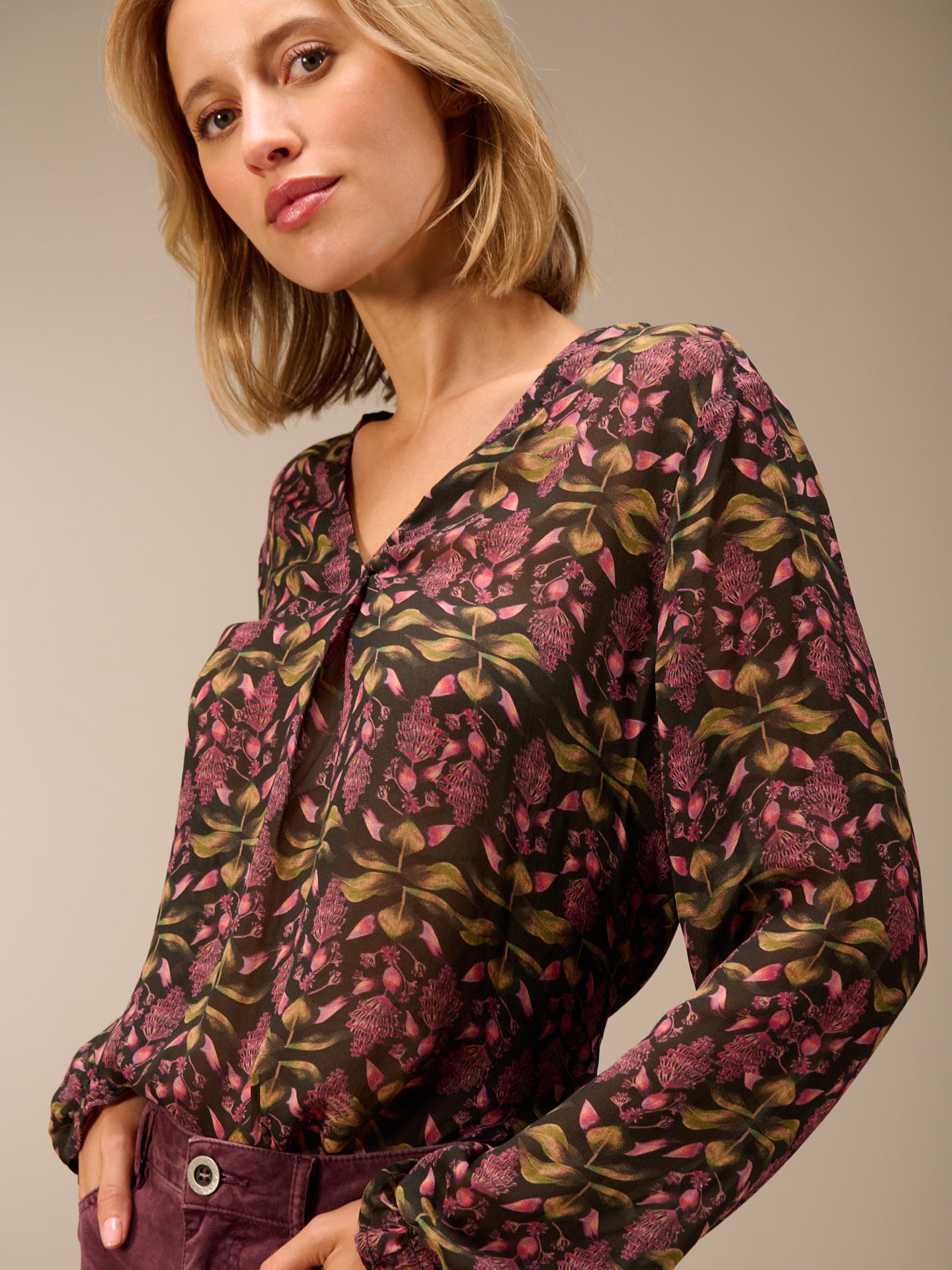 Bluse mit V-Ausschnitt