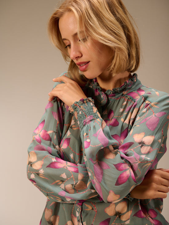 Blusa con dettaglio a balze