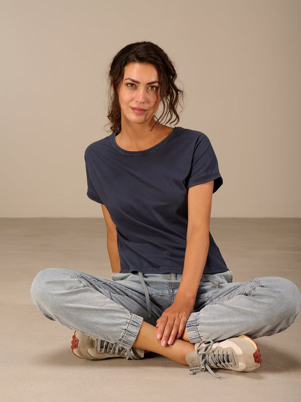 Shirt mit angeschnittenen Ärmeln