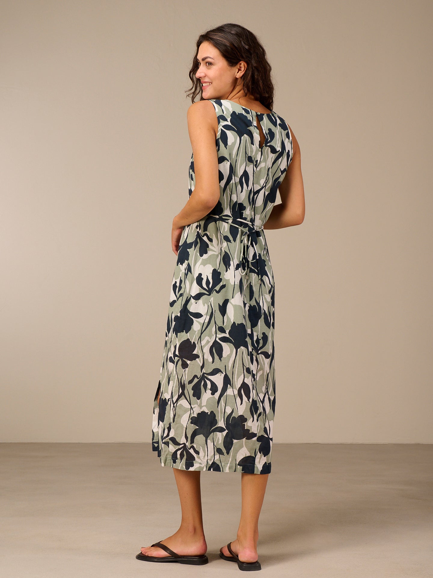 Round-neck dress