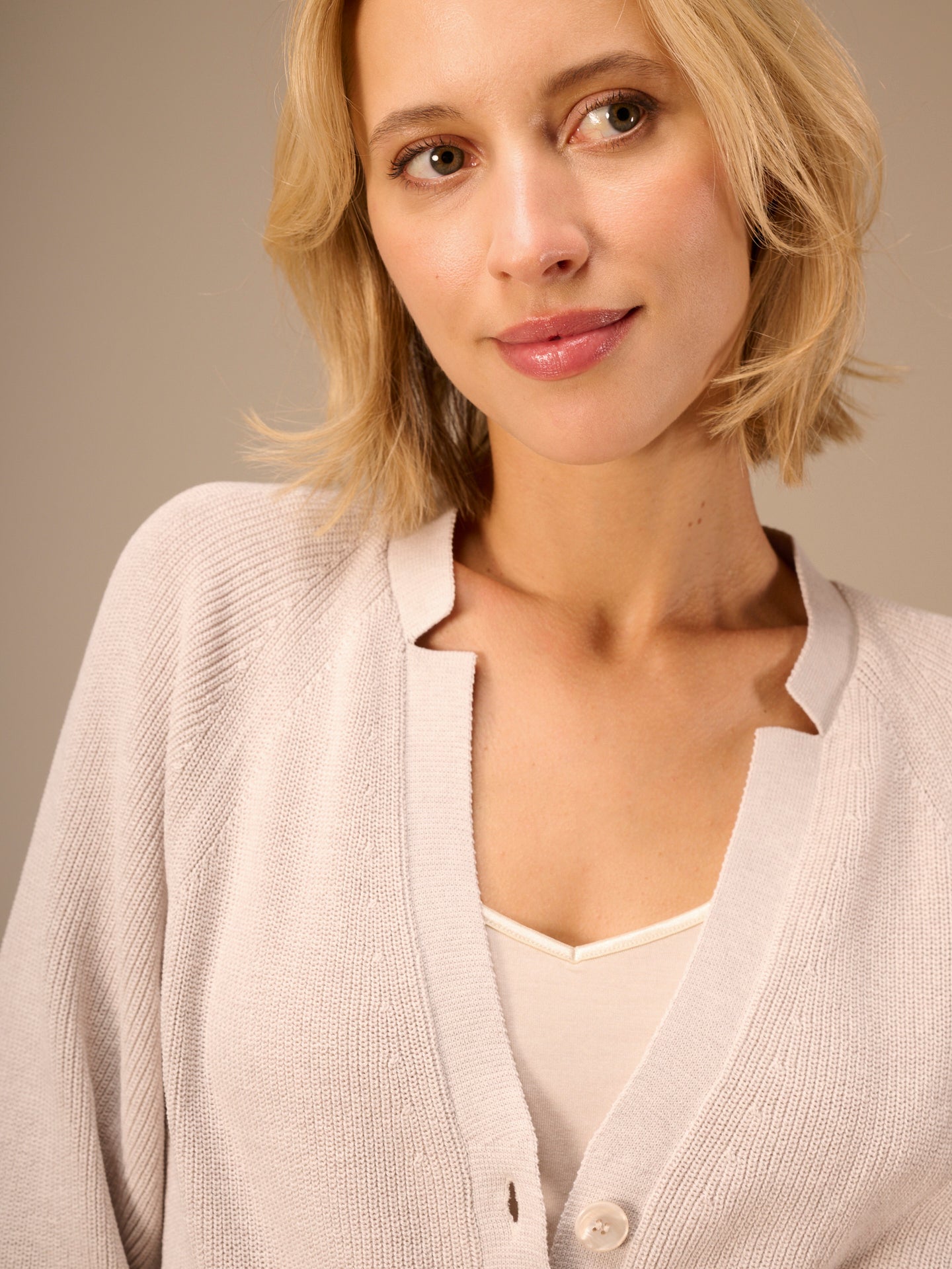 Strickjacke mit V-Ausschnitt
