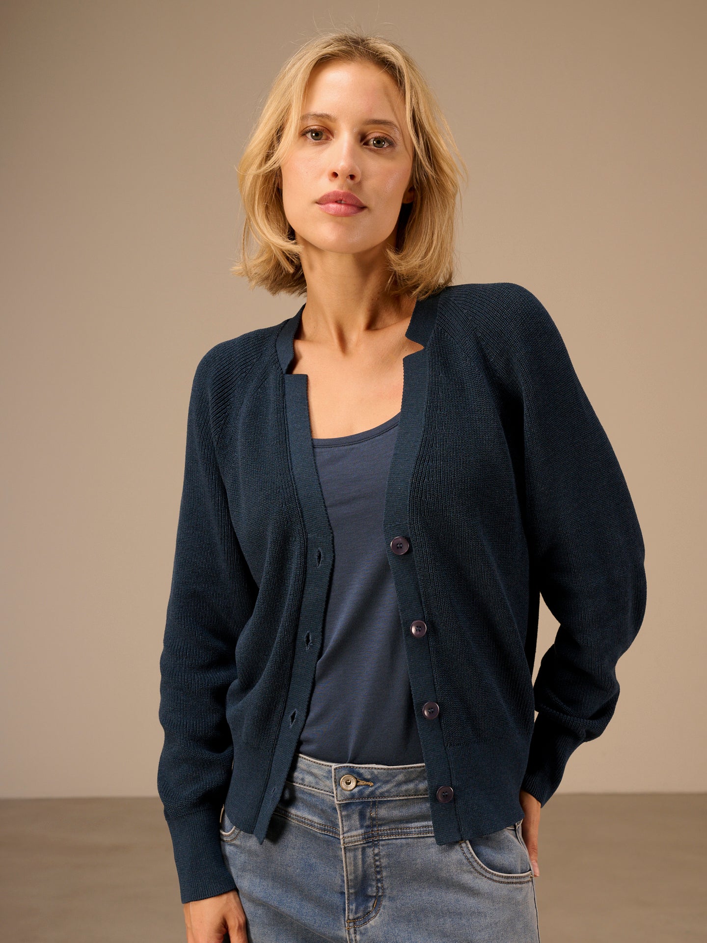 Strickjacke mit V-Ausschnitt