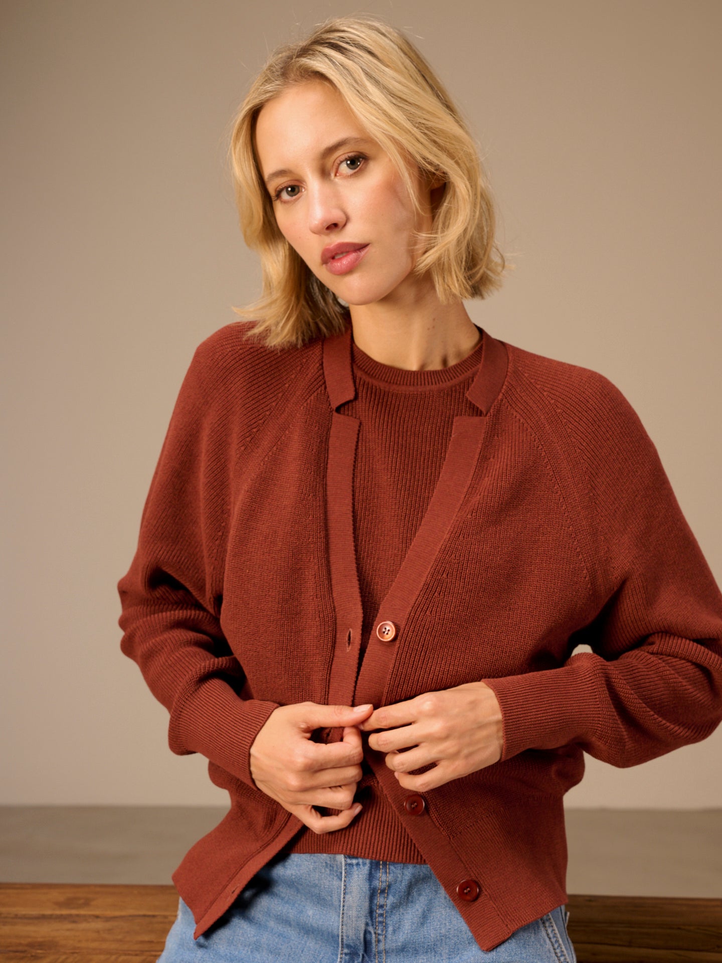 Strickjacke mit V-Ausschnitt