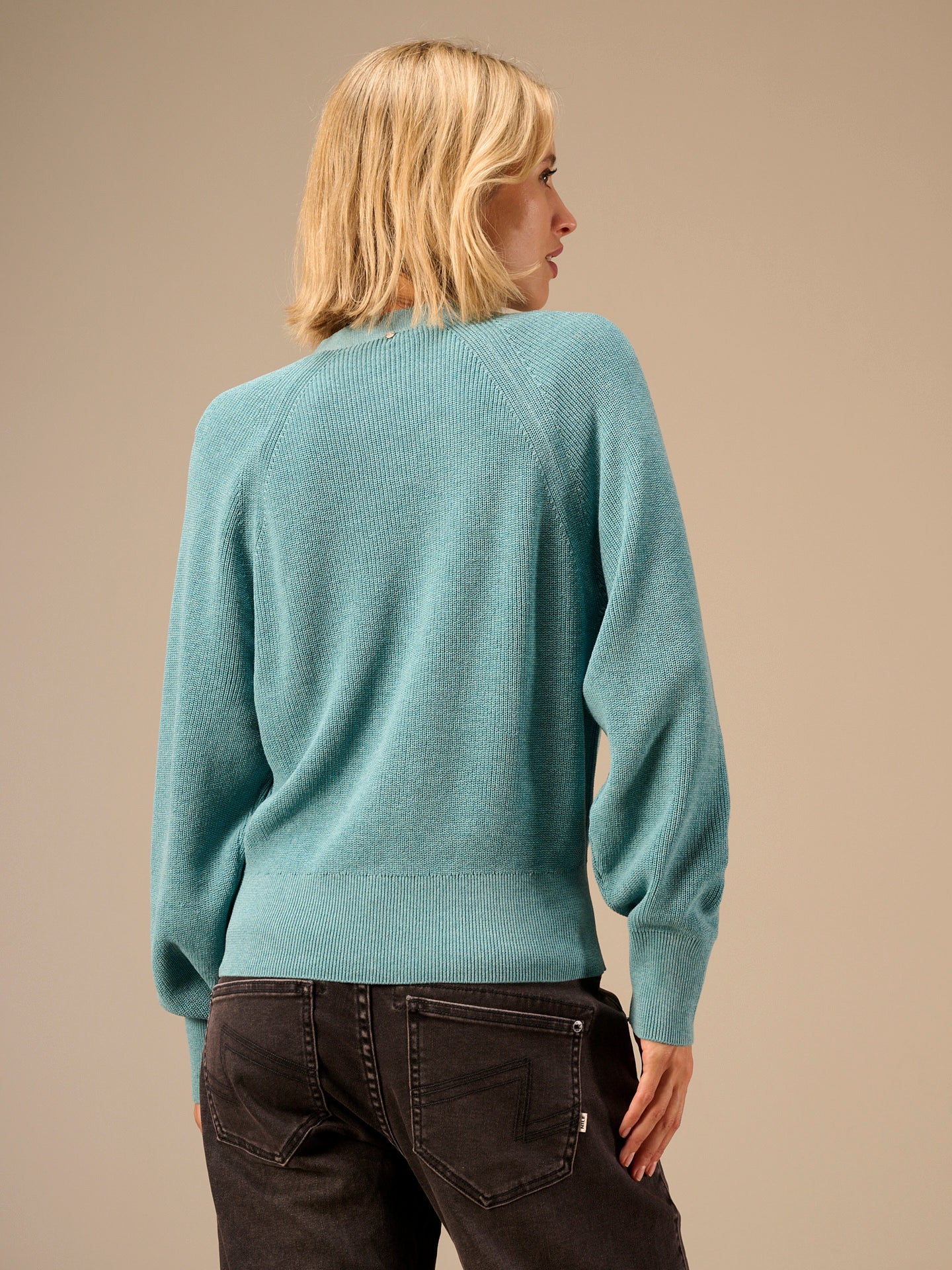 Strickjacke mit V-Ausschnitt