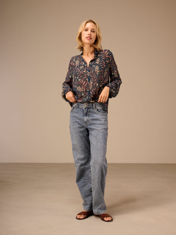 Straight-leg jeans