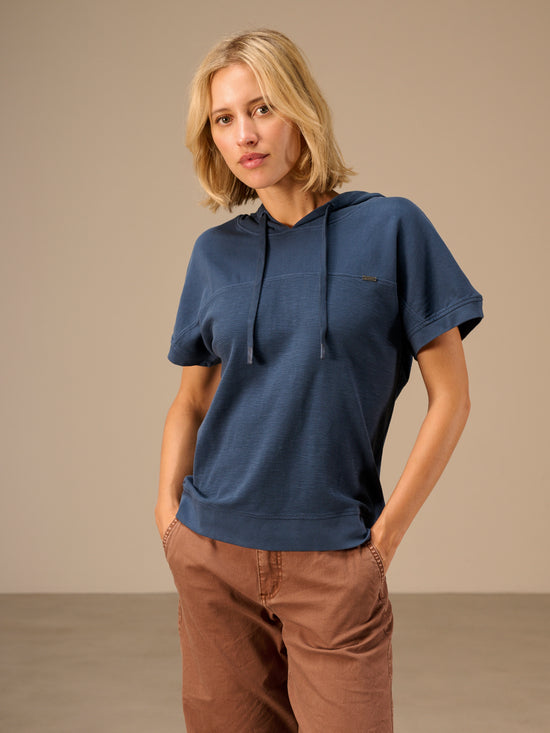 Shirt mit angeschnittenen Ärmeln