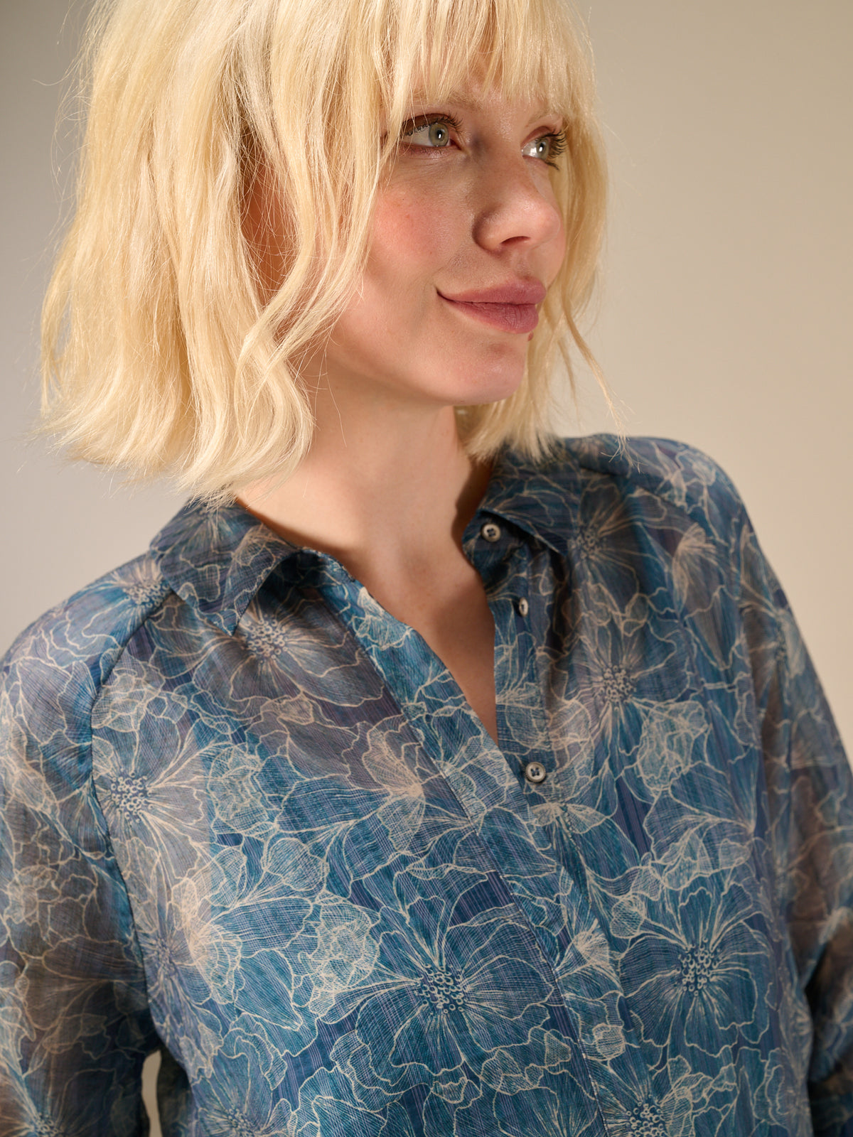 Blusa con abbottonatura