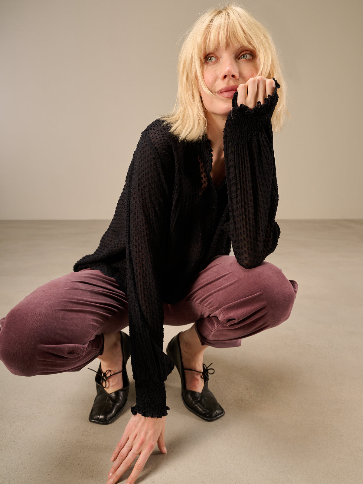 Blusa con dettaglio a balze