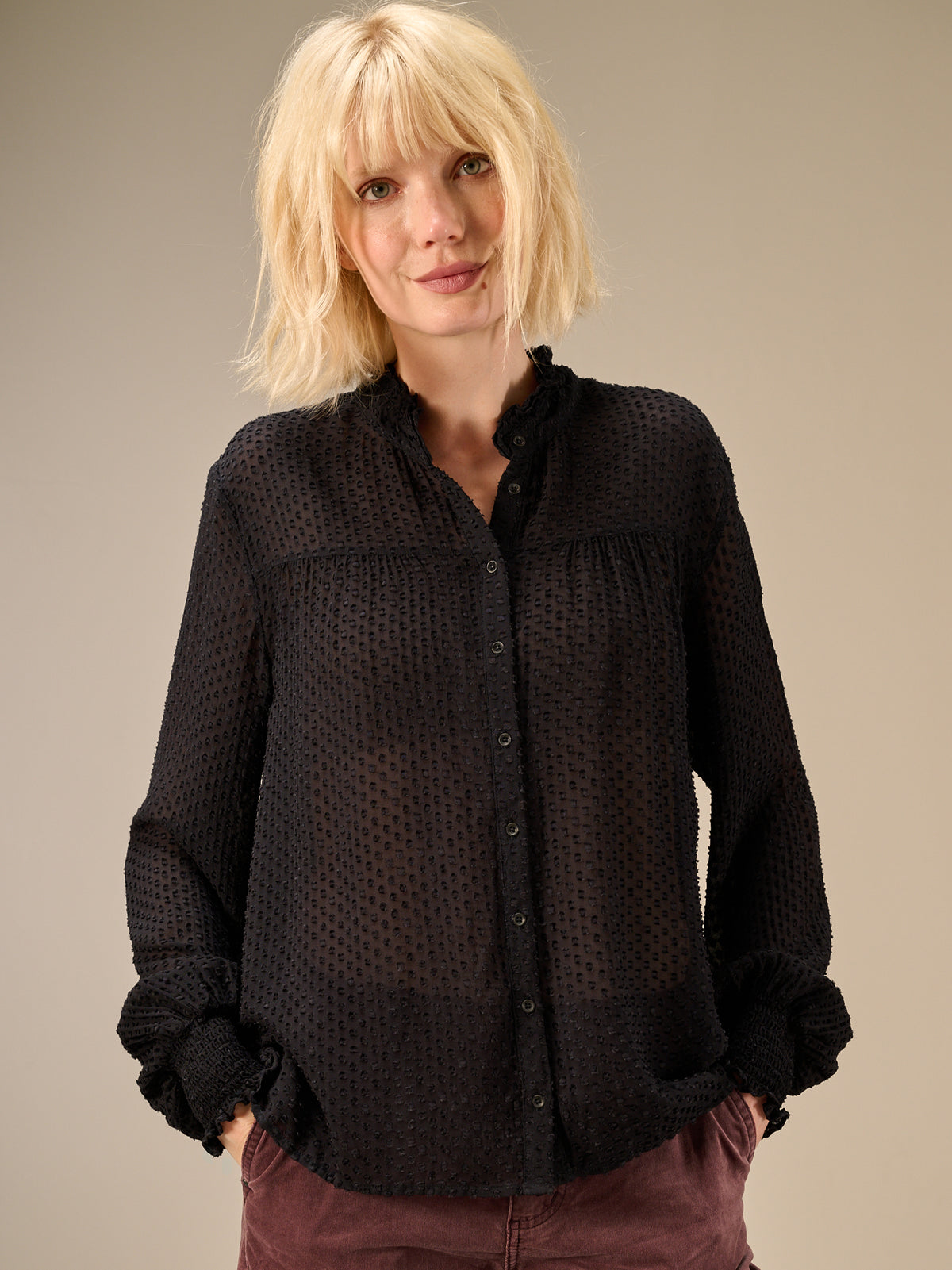 Blusa con dettaglio a balze