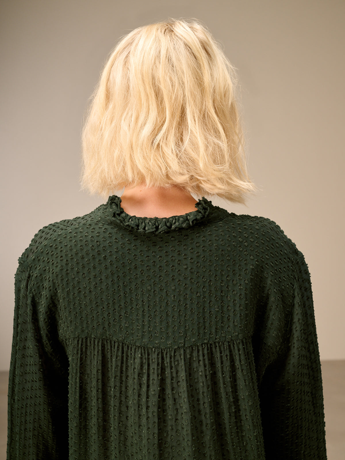 Blusa con dettaglio a balze
