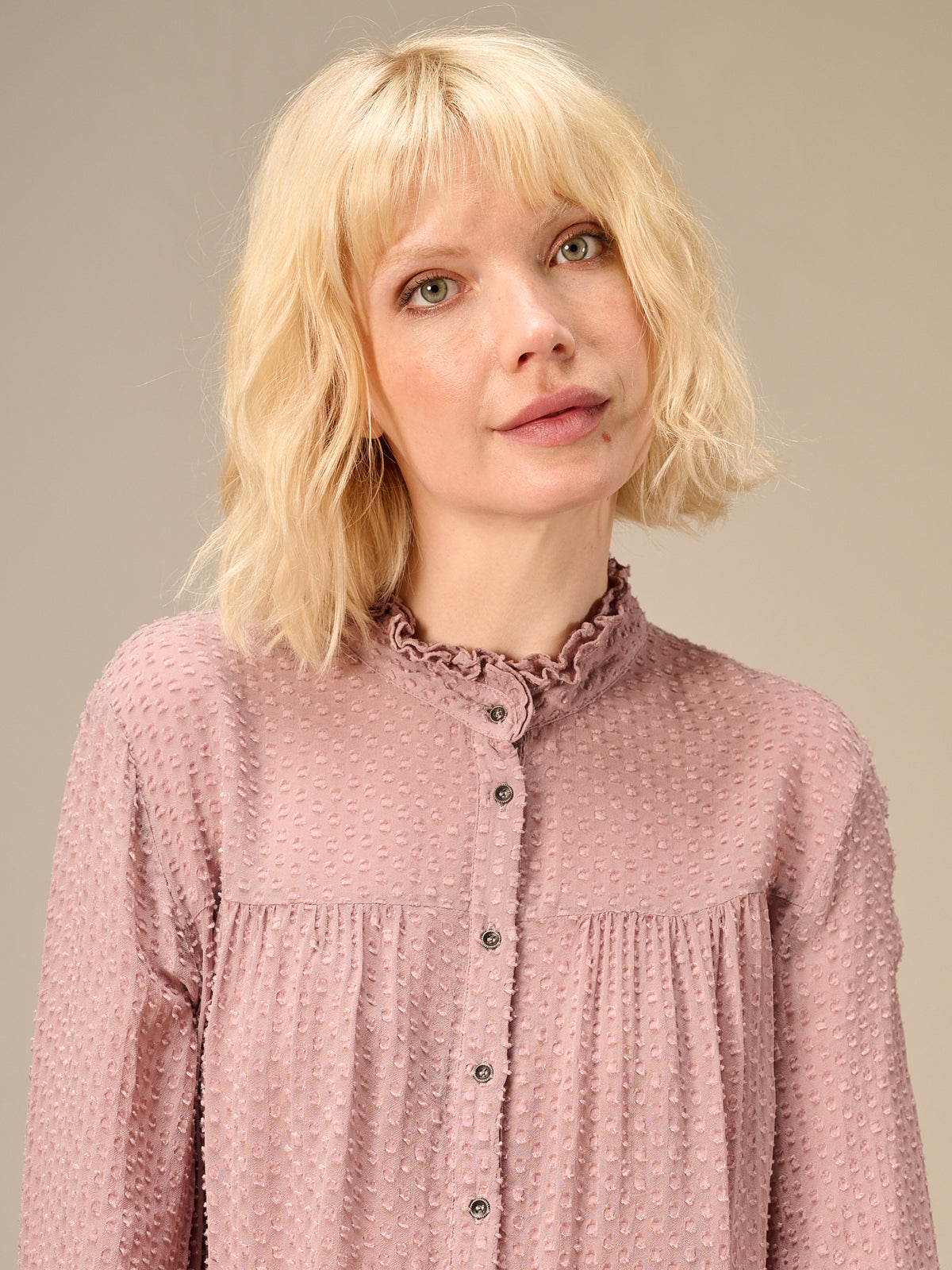 Blusa con dettaglio a balze