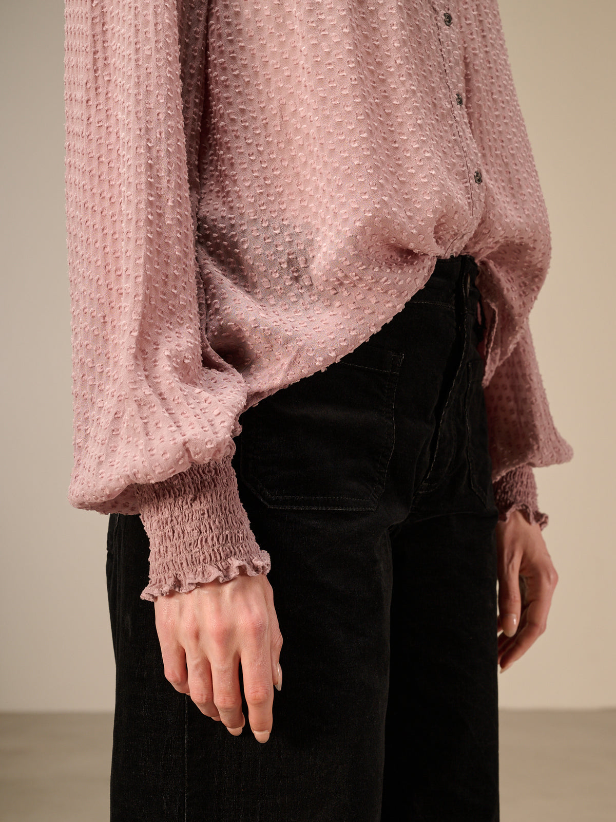 Blusa con dettaglio a balze