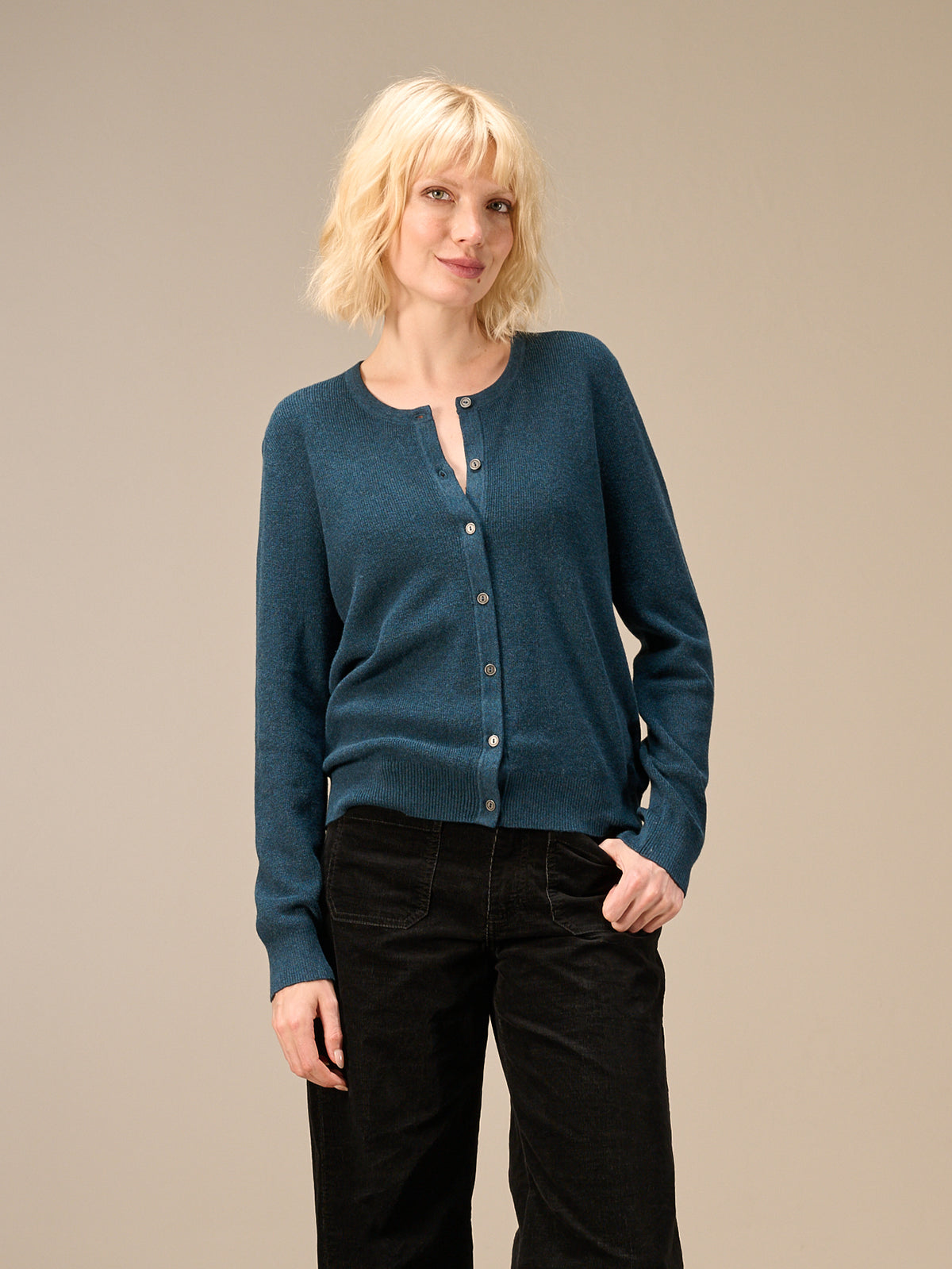 Strickjacke mit Rundhals