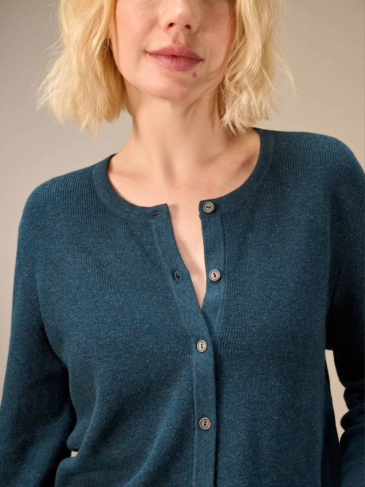 Strickjacke mit Rundhals