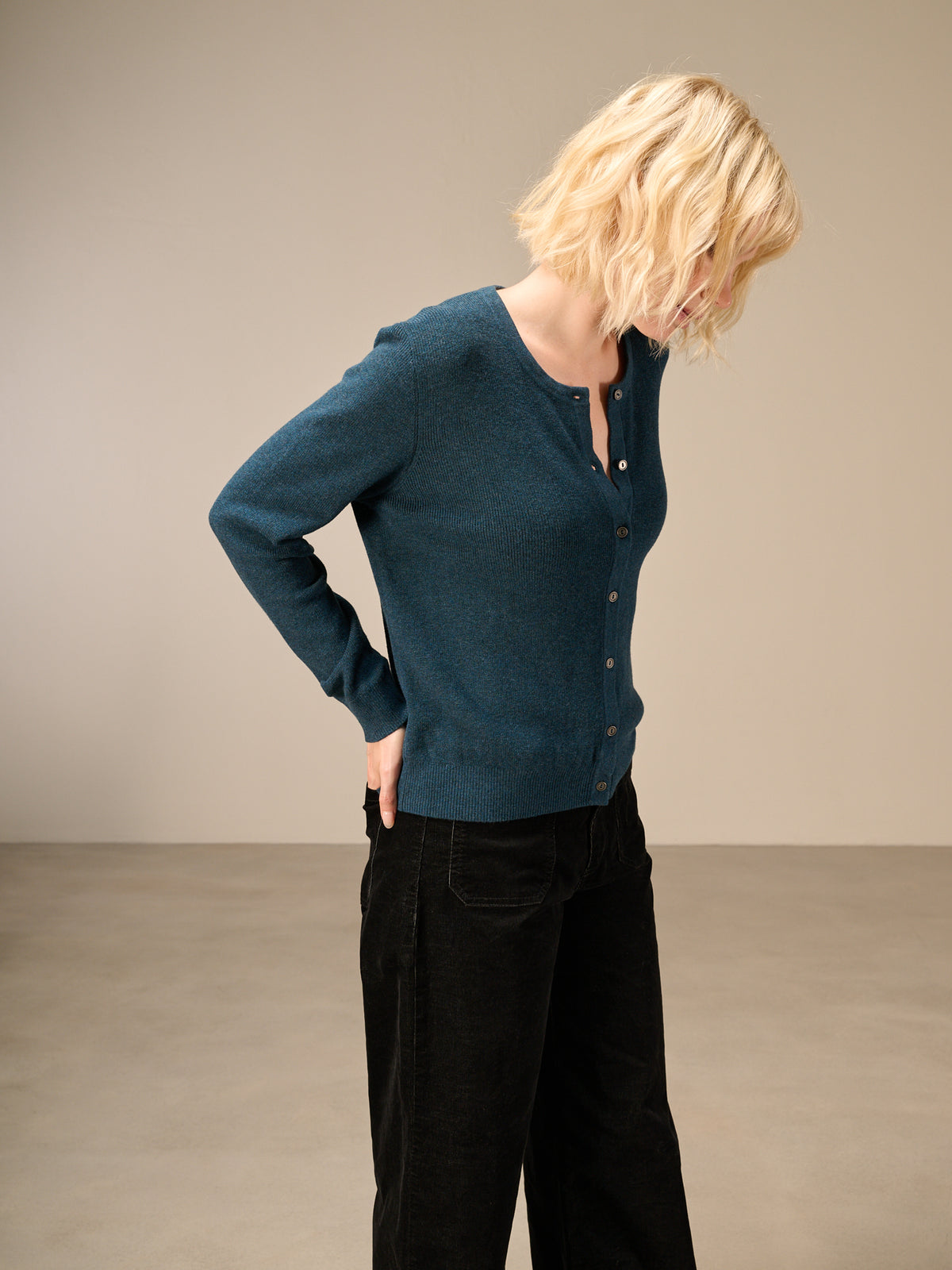 Strickjacke mit Rundhals