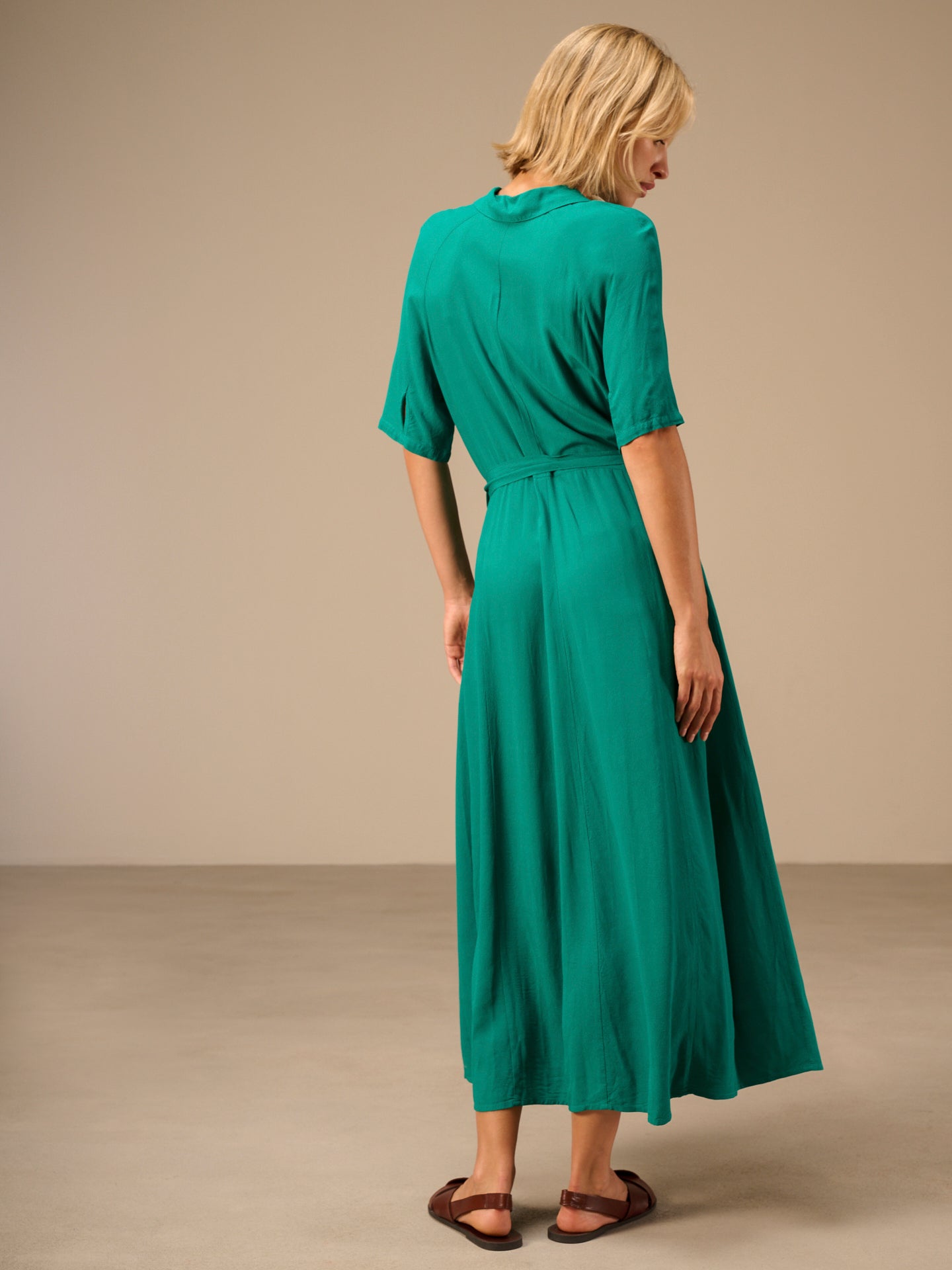 Vestito con colletto