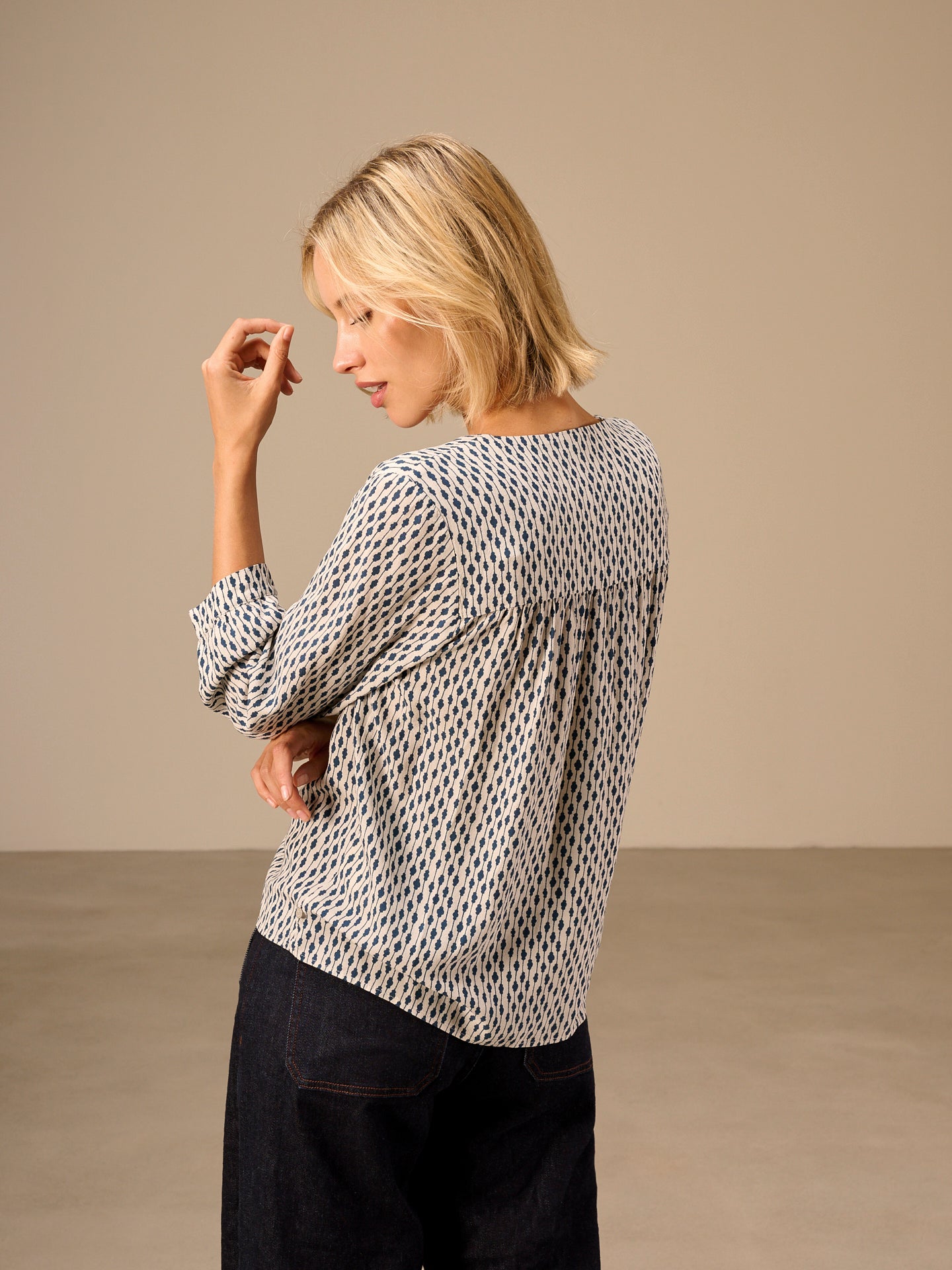 Blusa con scollo a V