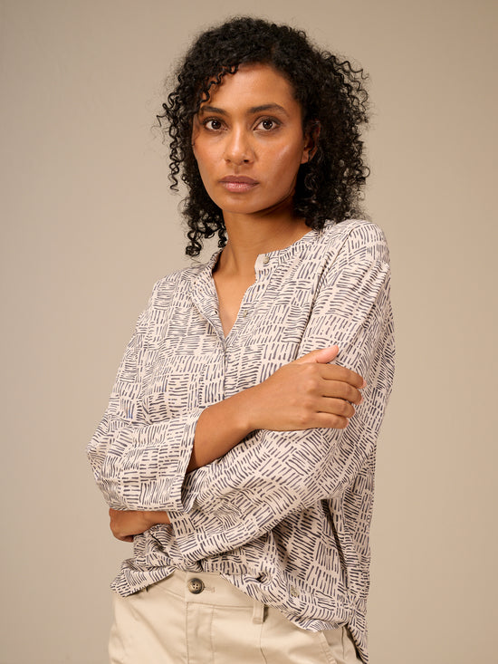 3/4-sleeved blouse