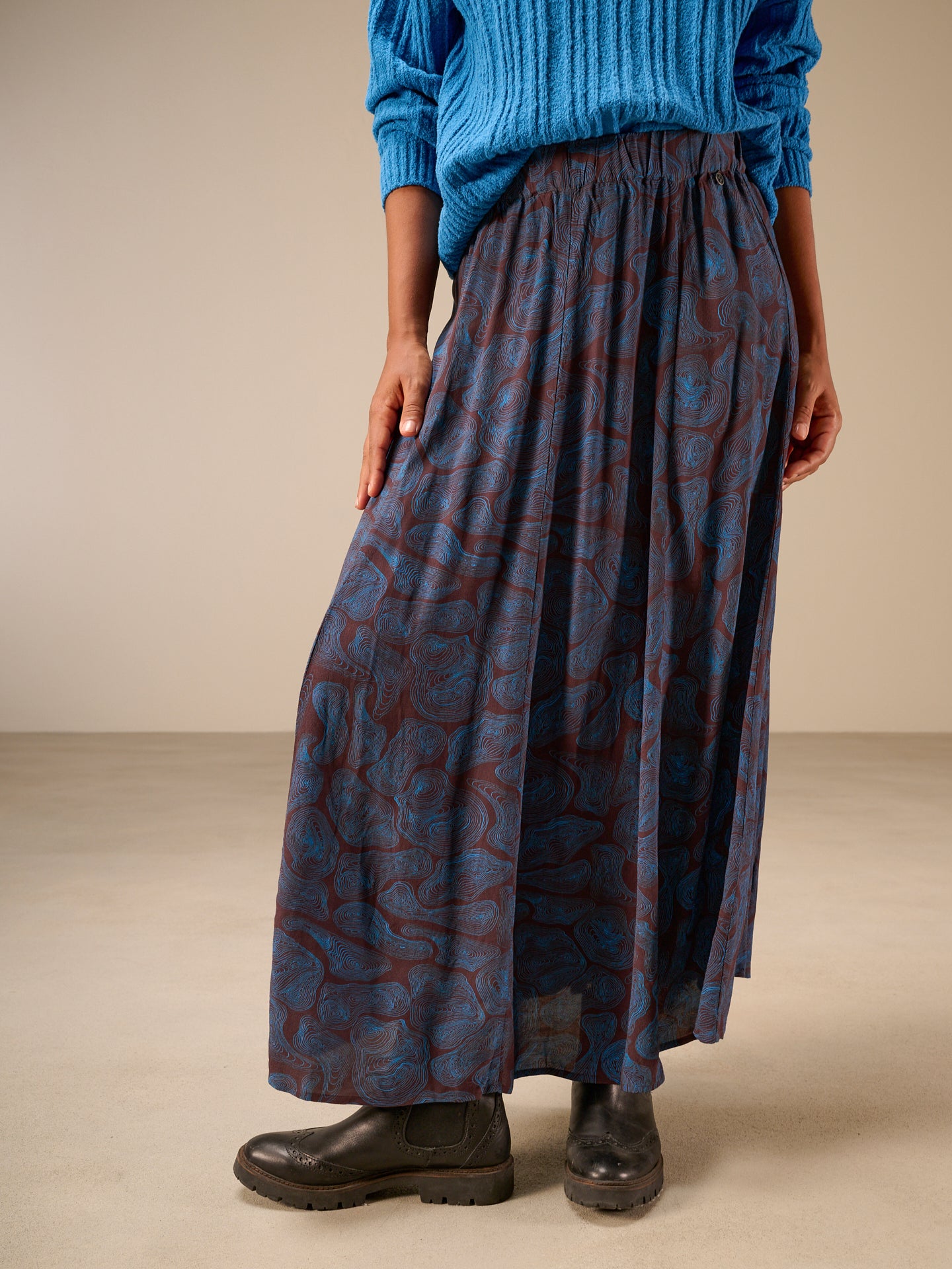Skirt with elastic waistband