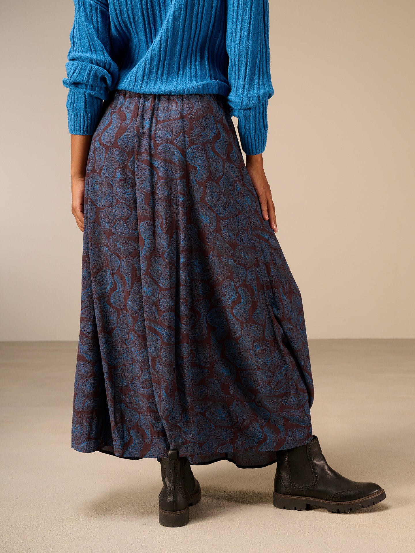 Skirt with elastic waistband